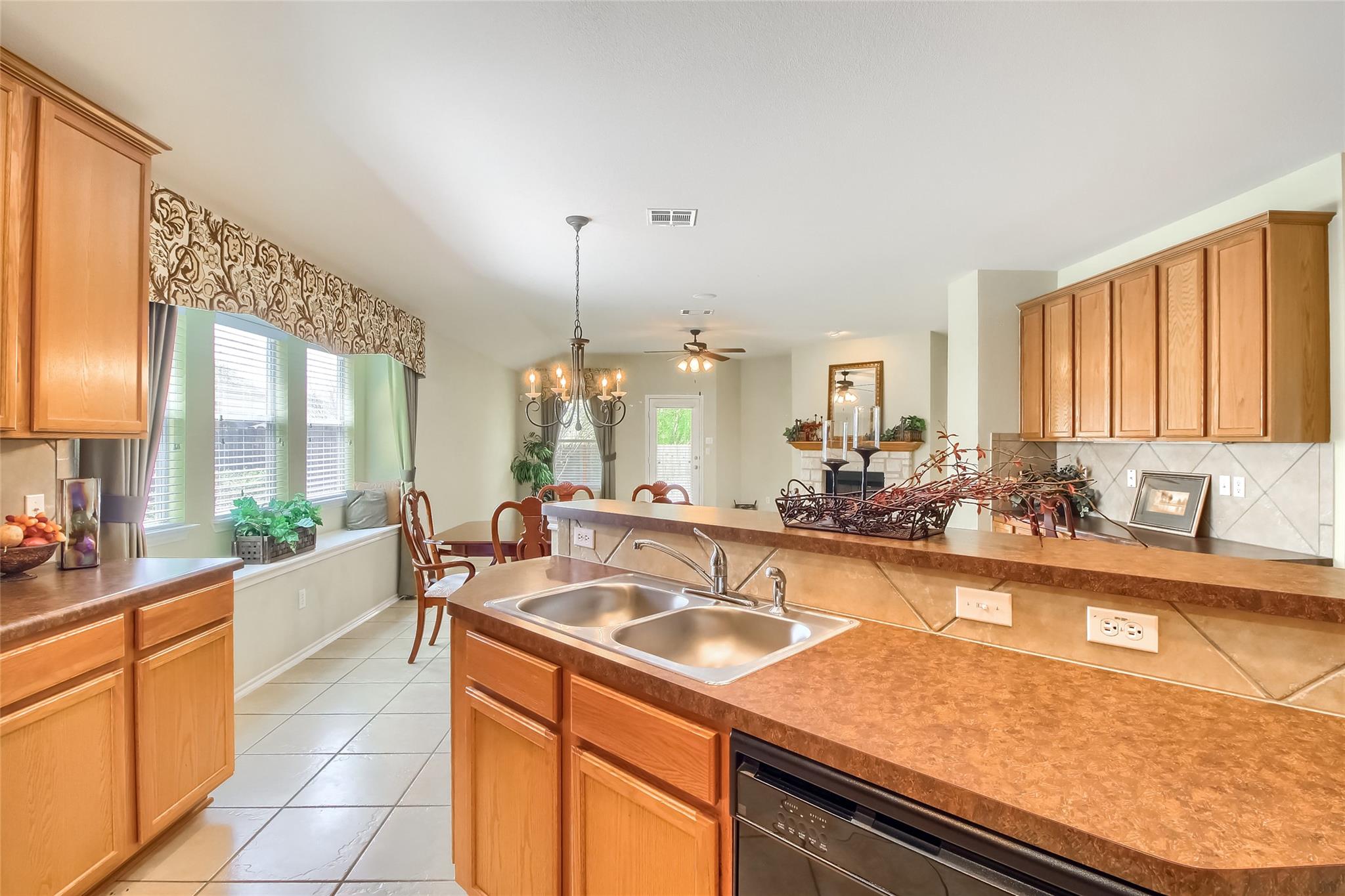 18720 Royal Pointe Dr Property Photo 8