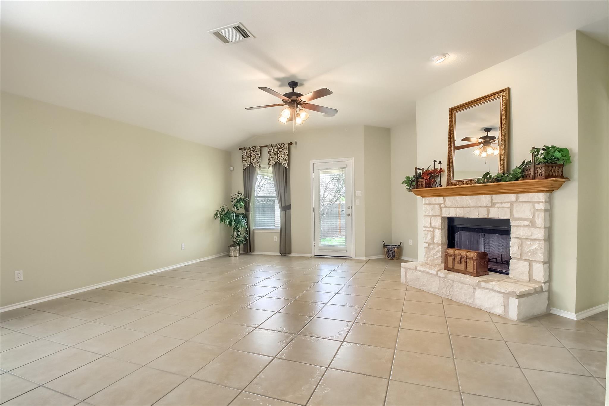 18720 Royal Pointe Dr Property Photo 11