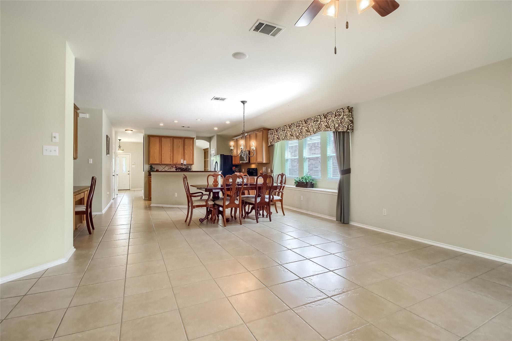 18720 Royal Pointe Dr Property Photo 12