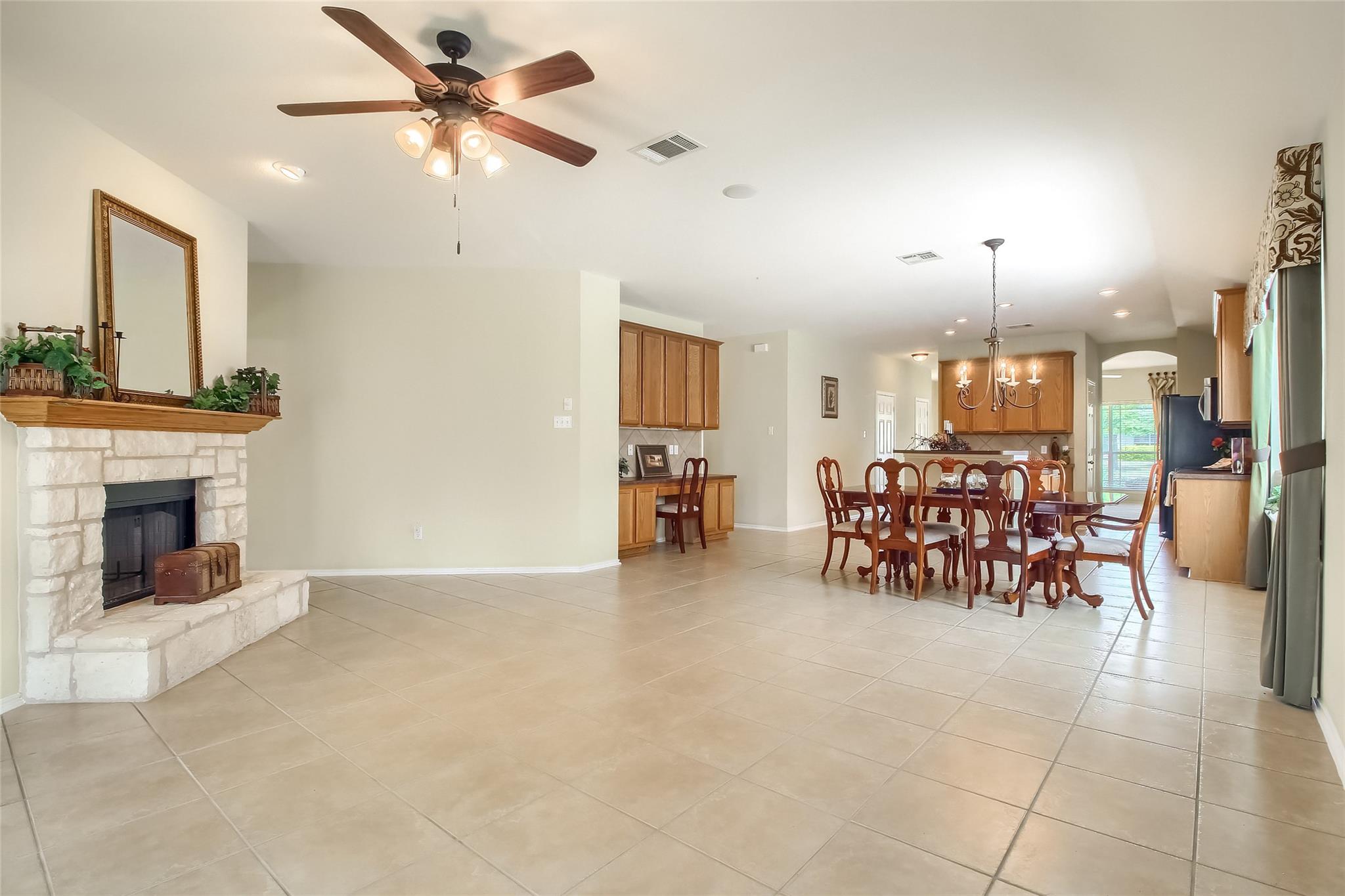 18720 Royal Pointe Dr Property Photo 13