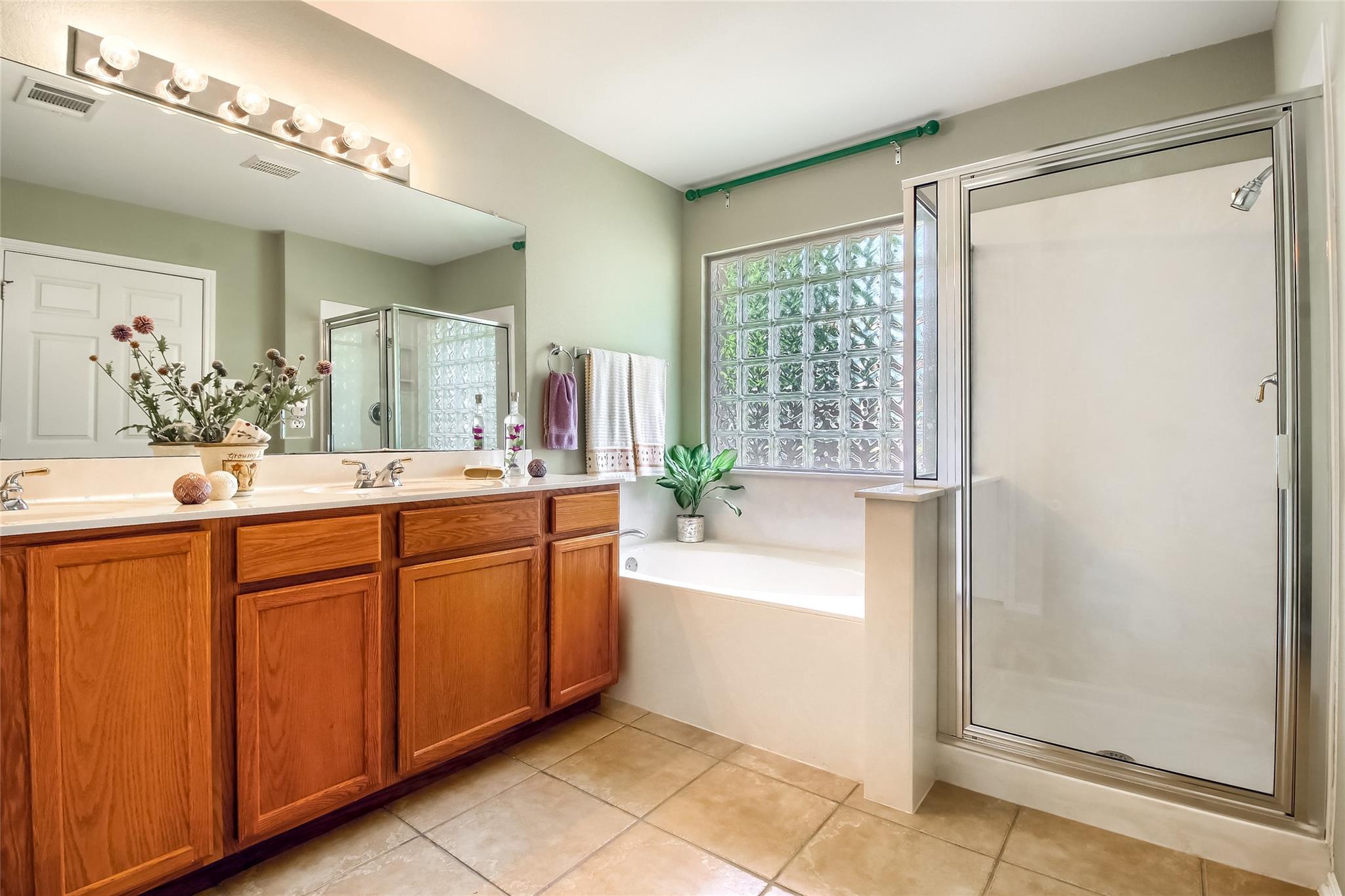 18720 Royal Pointe Dr Property Photo 20