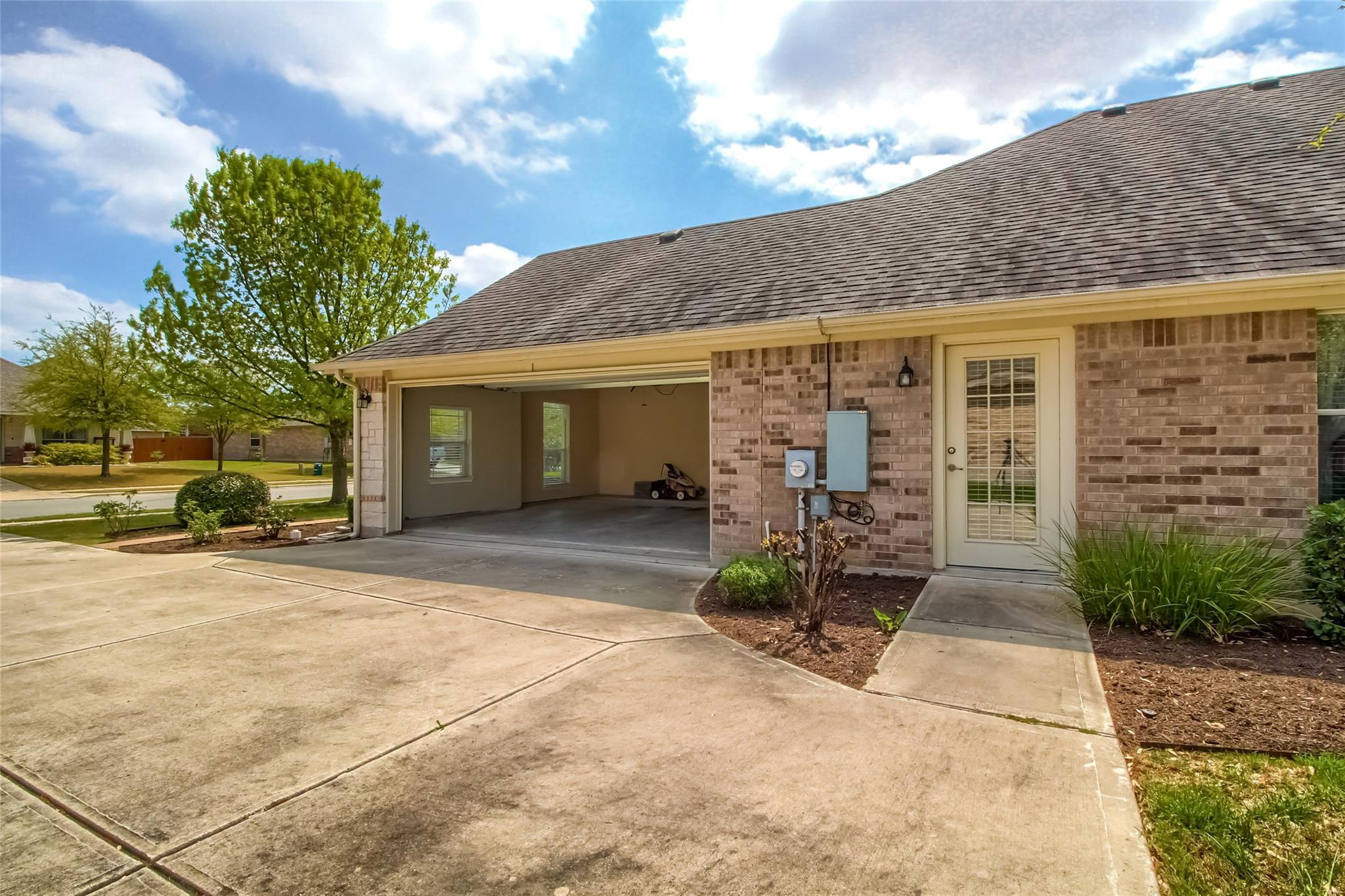18720 Royal Pointe Dr Property Photo 35
