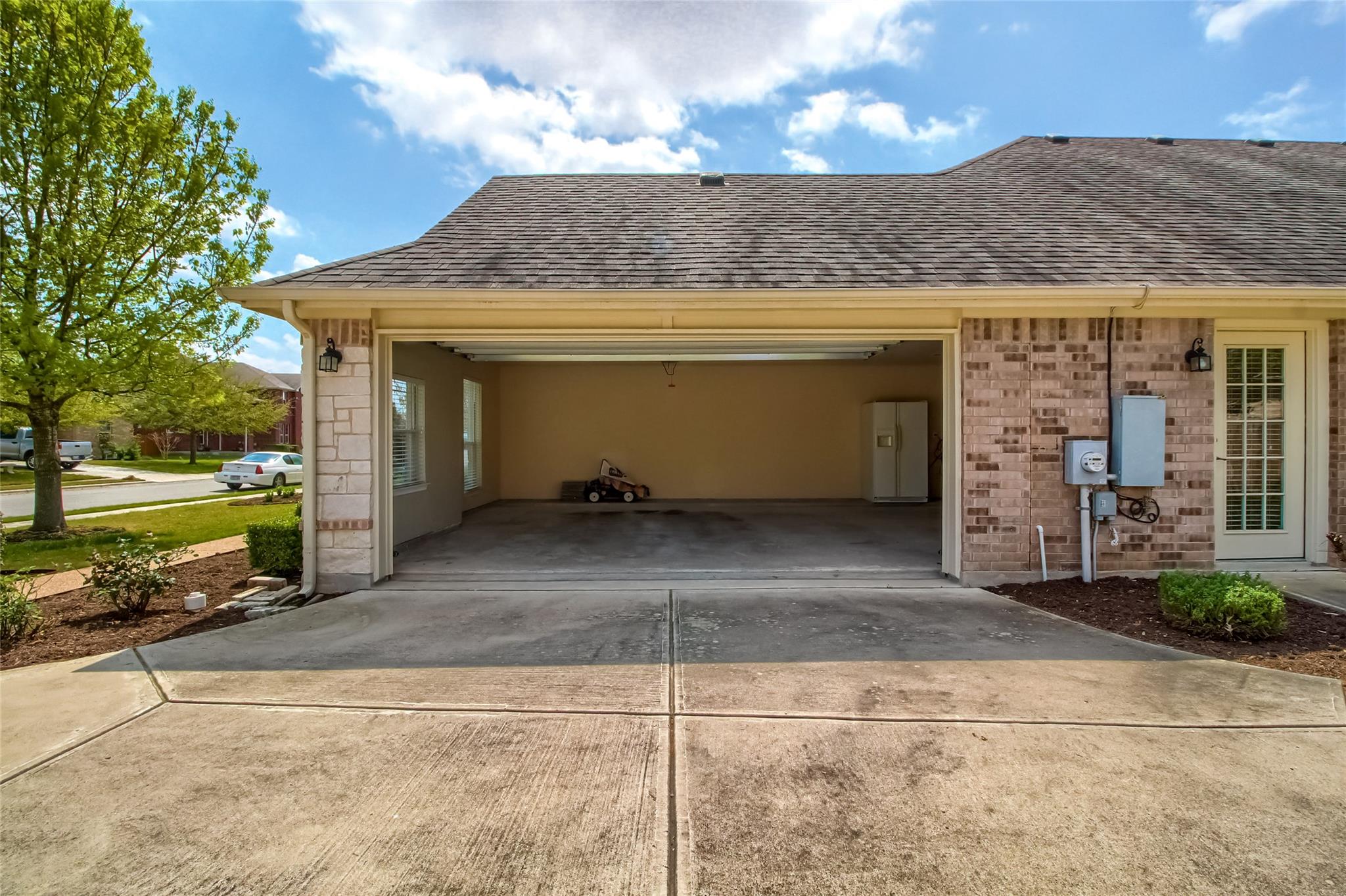 18720 Royal Pointe Dr Property Photo 36