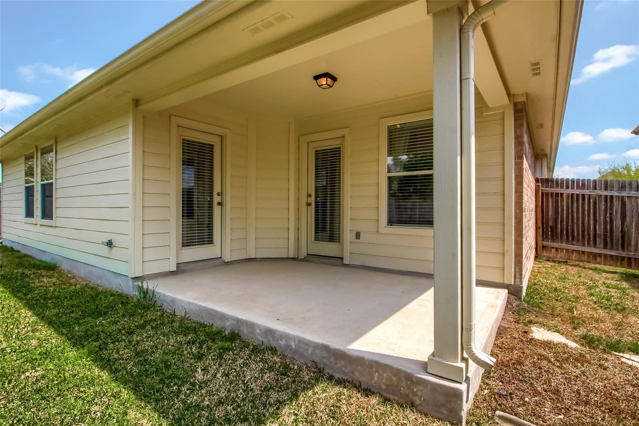 18720 Royal Pointe Dr Property Photo 37