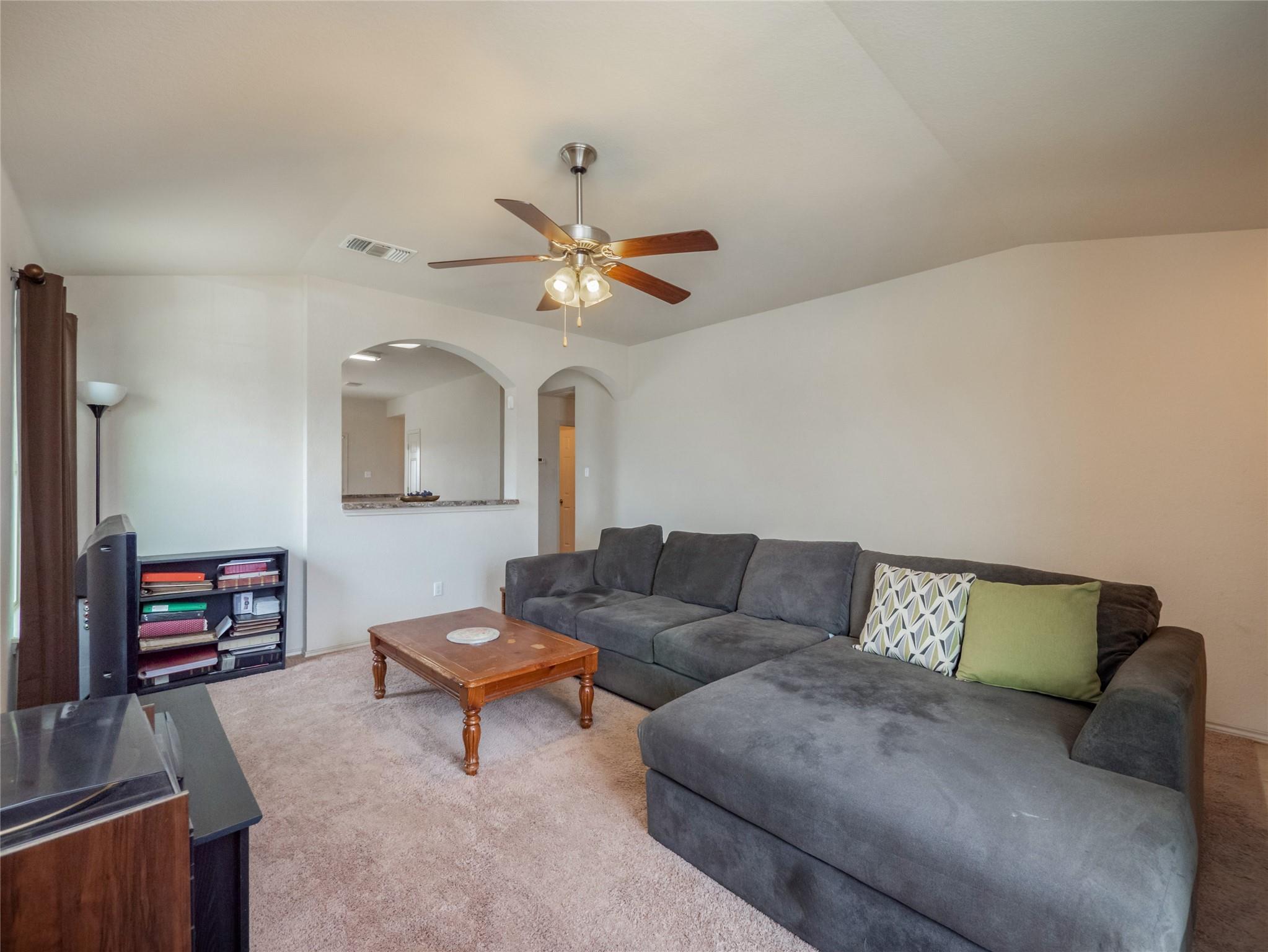 412 Amber Ln Property Photo 5