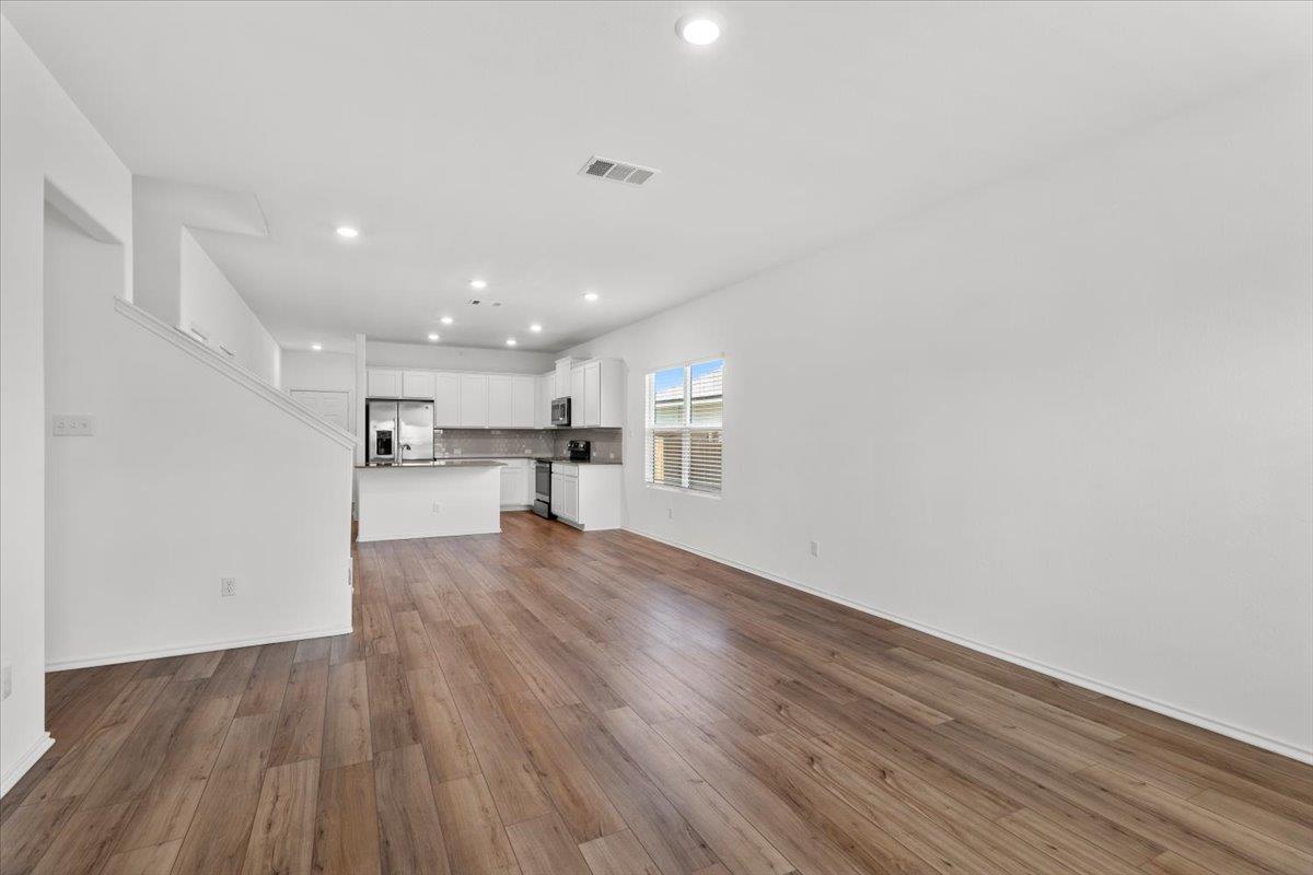 448 Perfect World Loop Property Photo 9