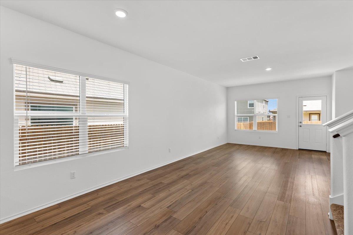 448 Perfect World Loop Property Photo 13