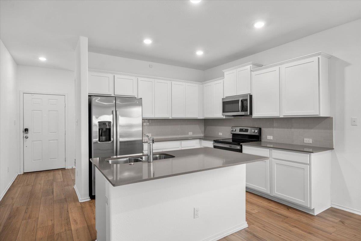 448 Perfect World Loop Property Photo 14