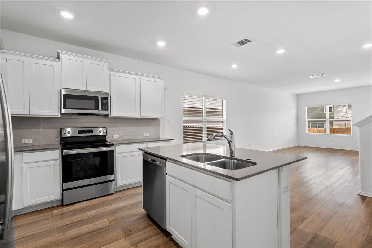448 Perfect World Loop Property Photo 18