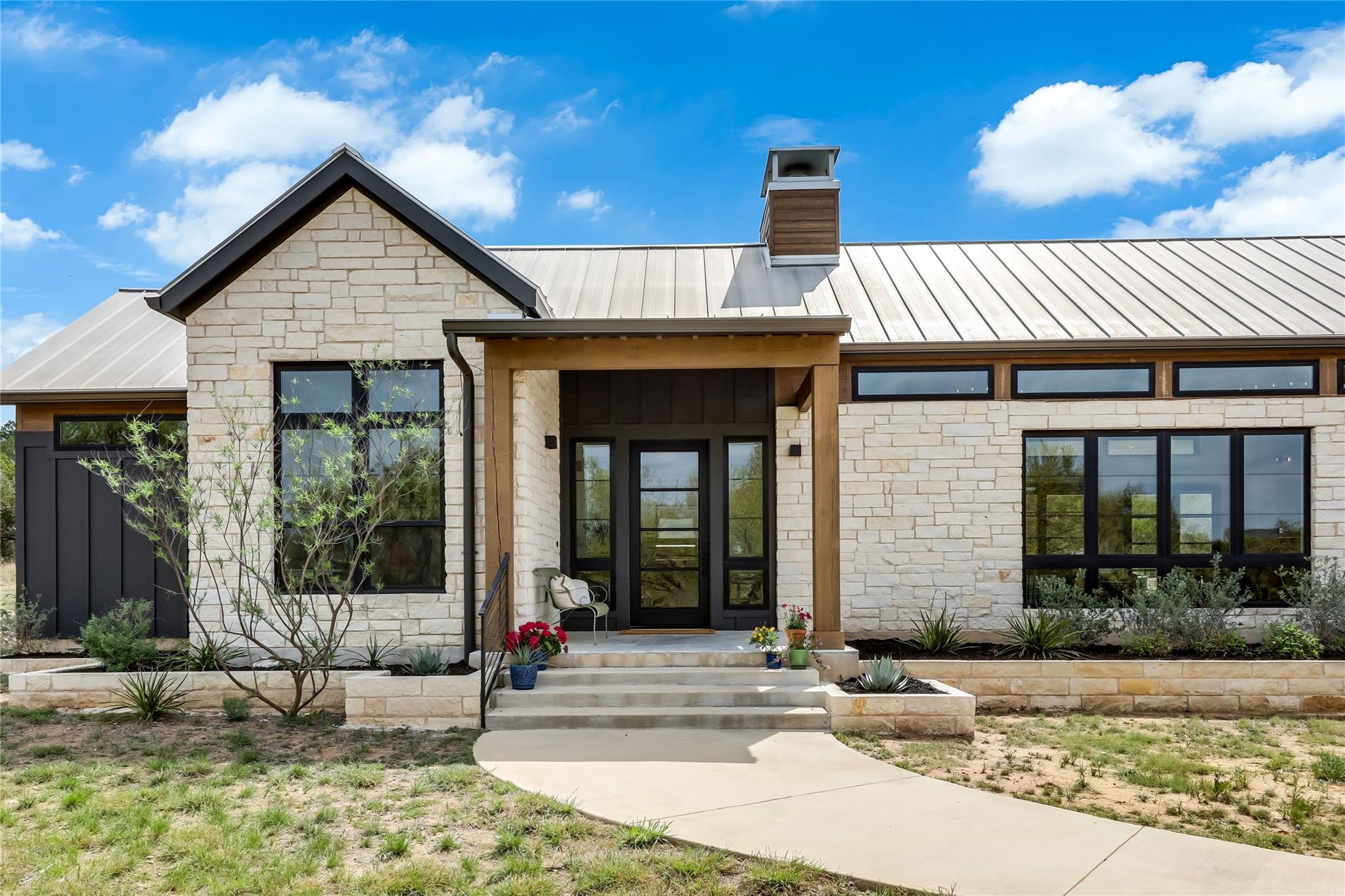 329 Calvary Cv Property Photo 1