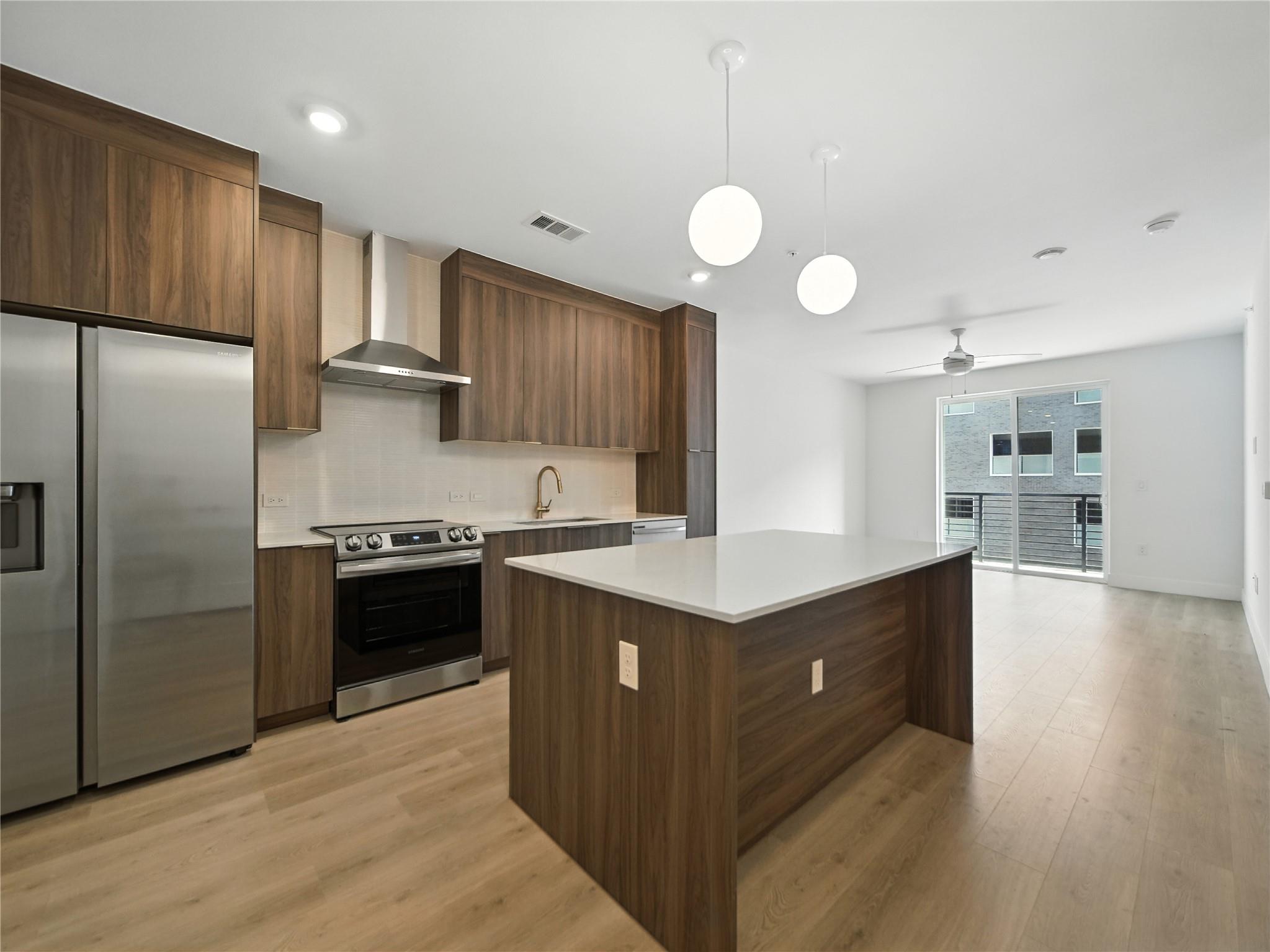 1701 Simond Ave #302 Property Photo 4