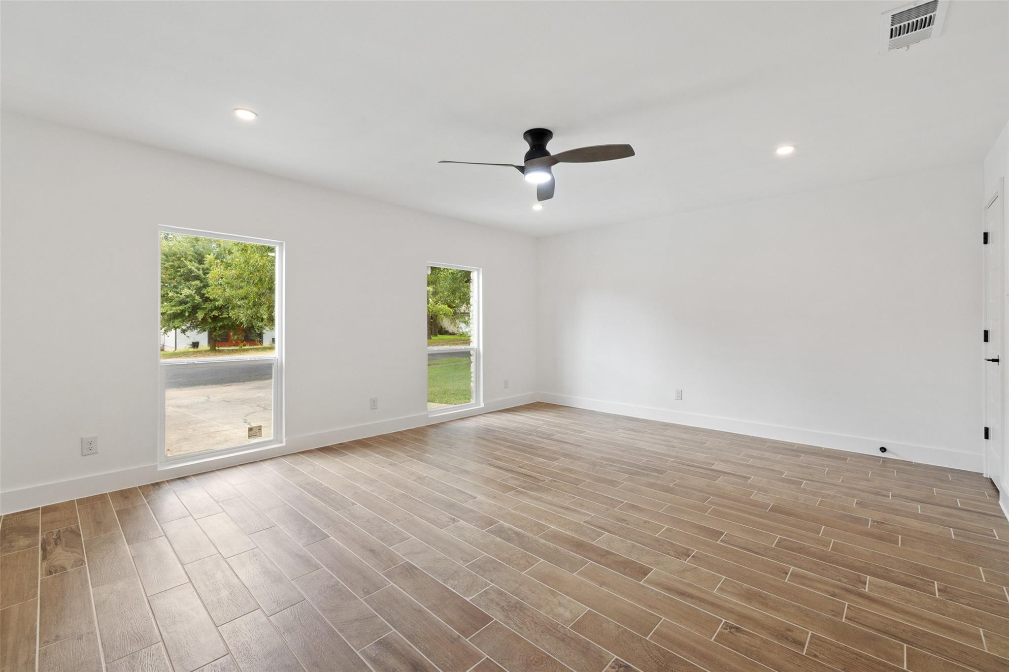 1111 Spearson Ln Property Photo 28