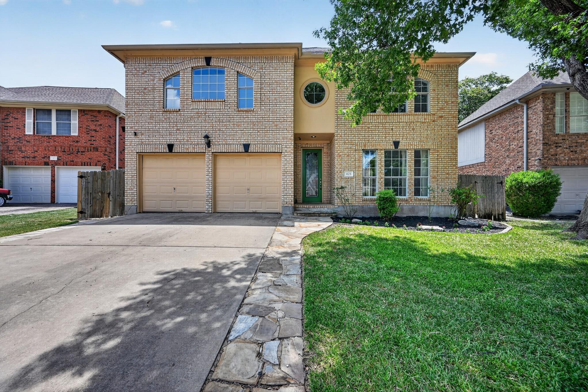 1123 Oaklands Dr Property Photo 1