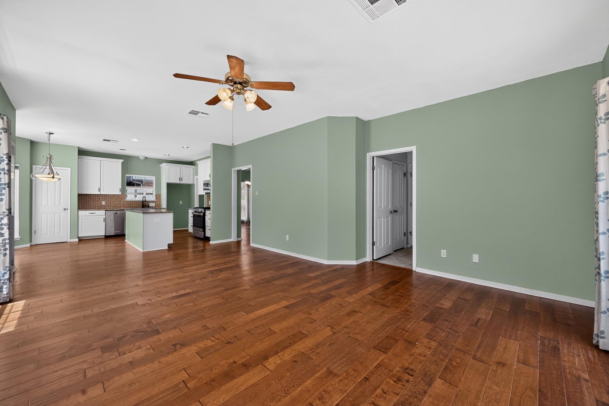 1123 Oaklands Dr Property Photo 4
