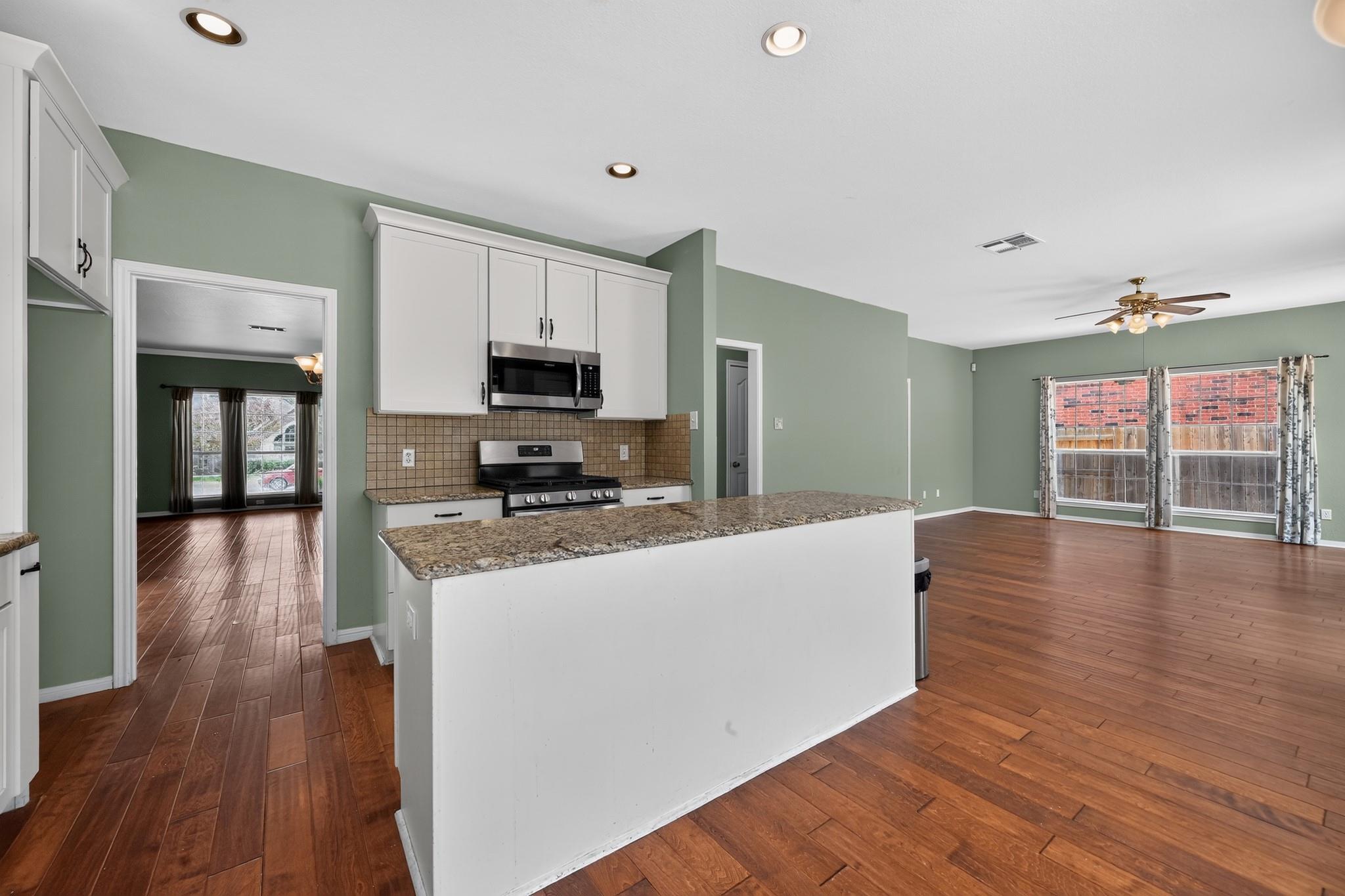 1123 Oaklands Dr Property Photo 9
