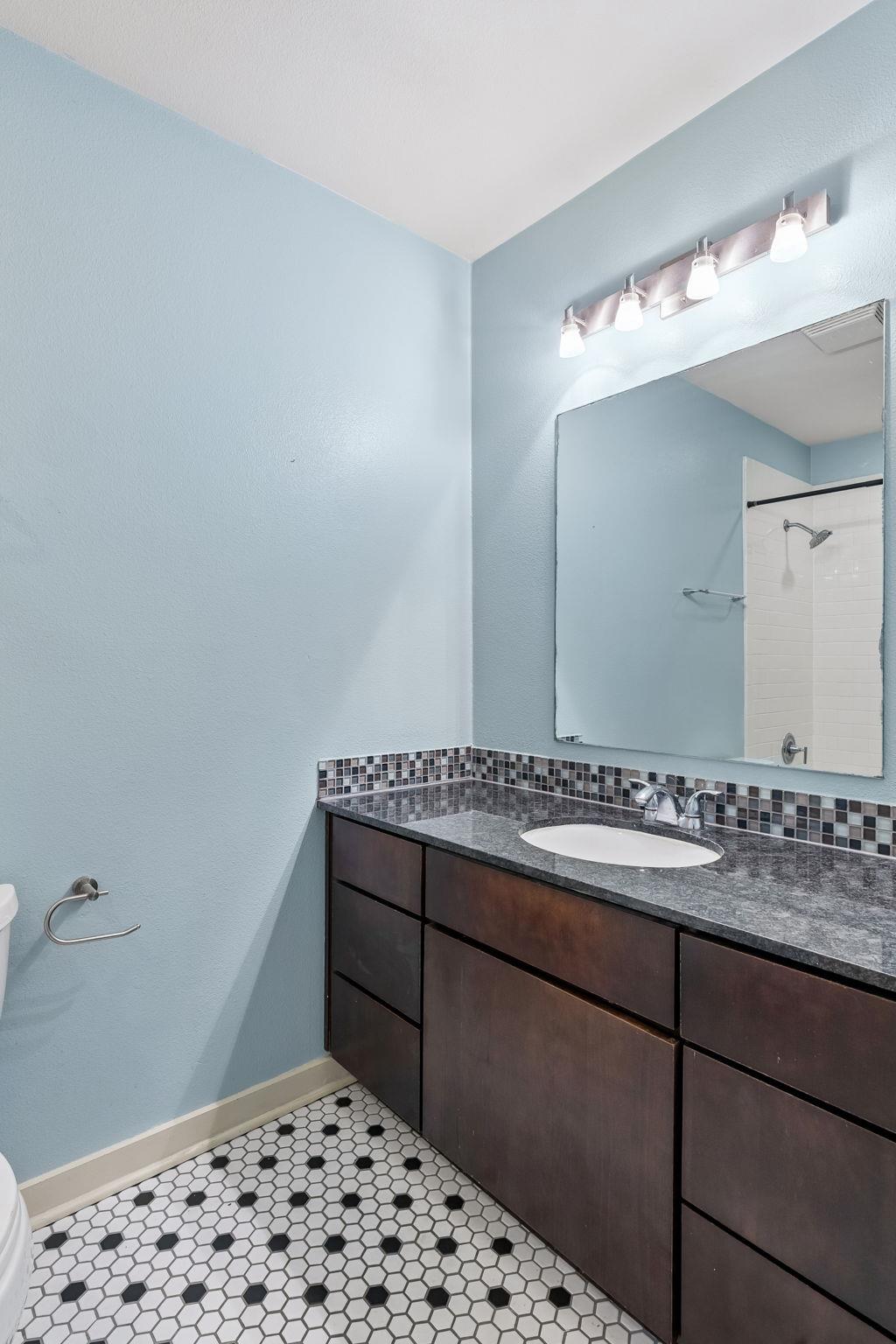 2200 Dickson Dr #128 Property Photo 19
