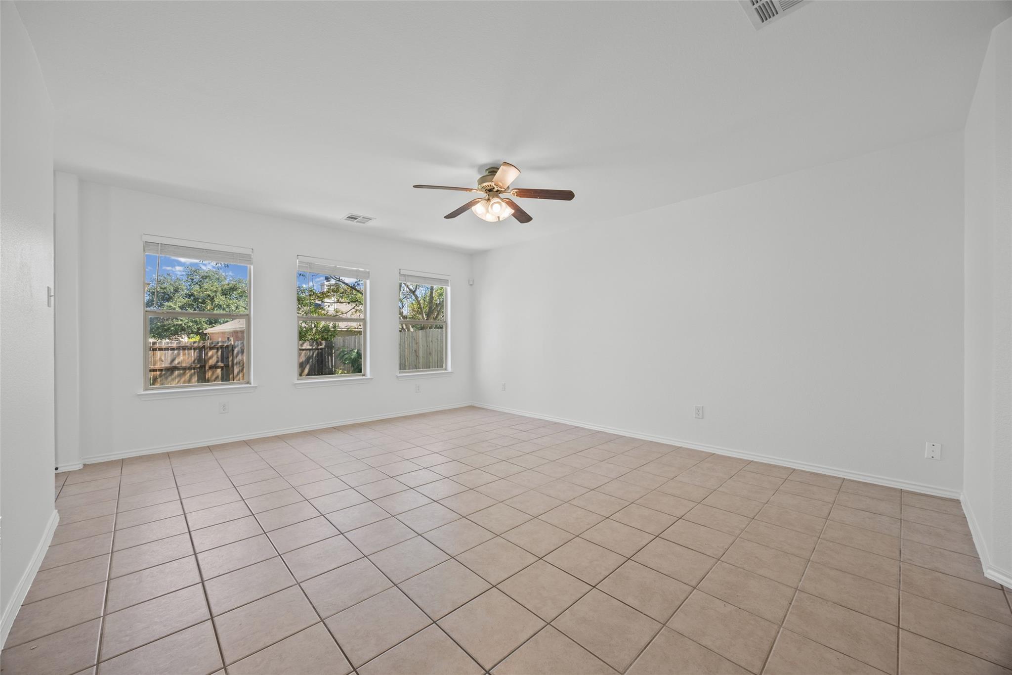 368 Housefinch Loop Property Photo 4
