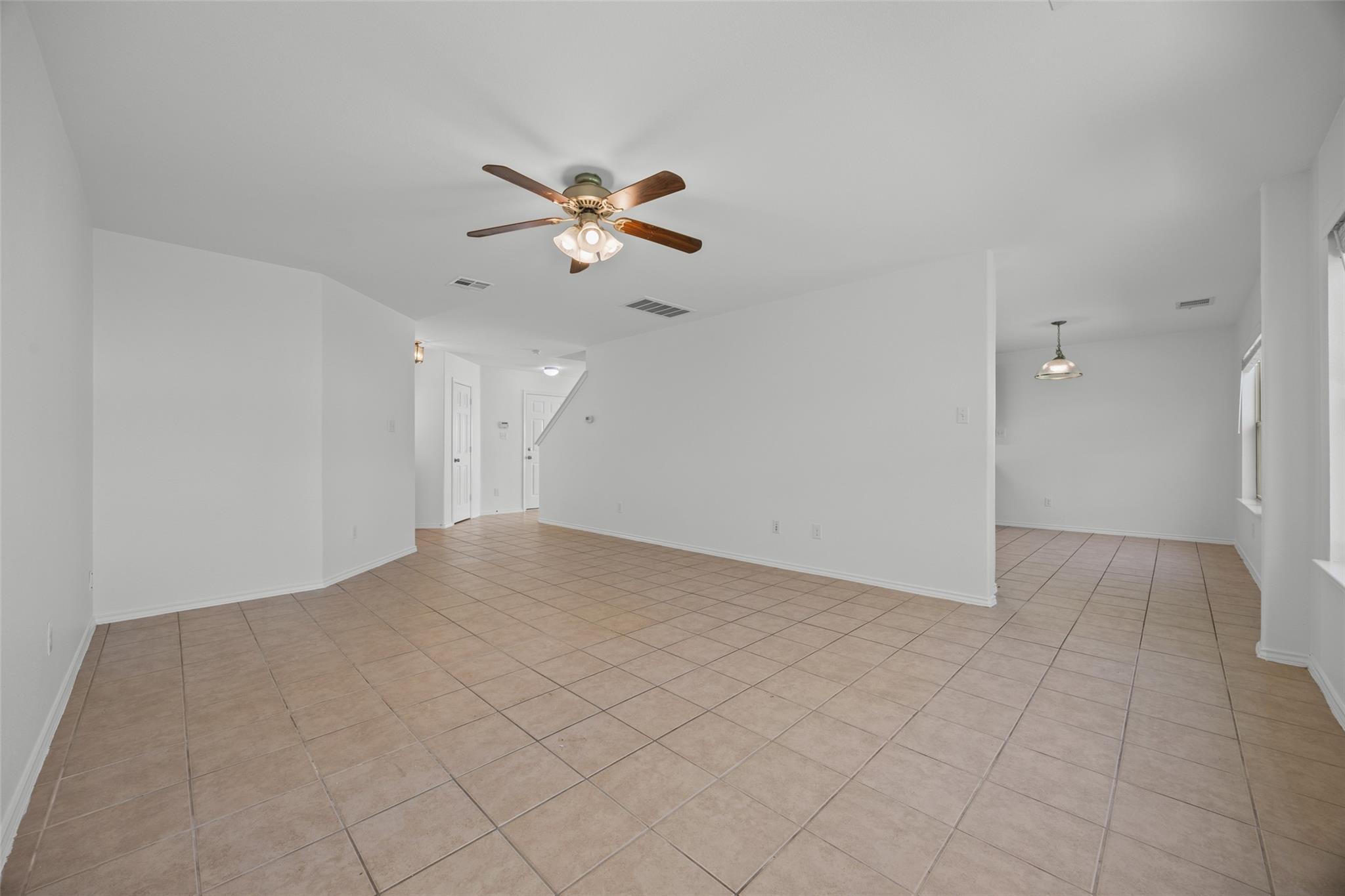 368 Housefinch Loop Property Photo 6