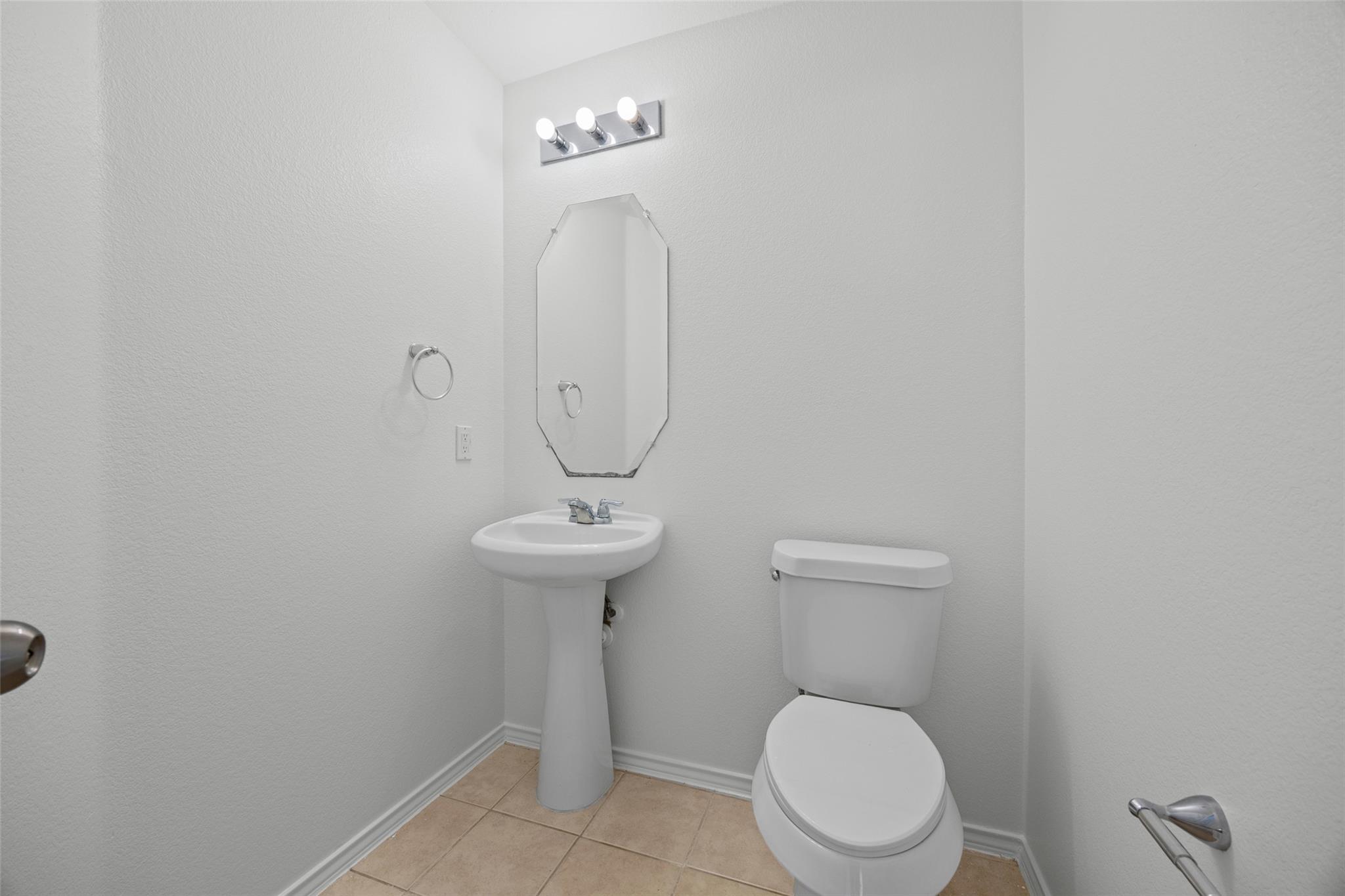 368 Housefinch Loop Property Photo 7
