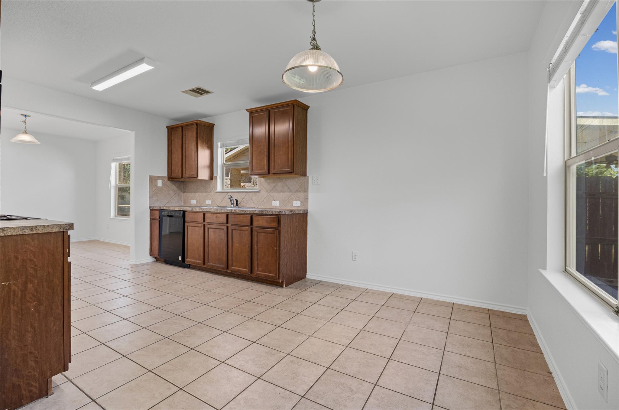 368 Housefinch Loop Property Photo 9