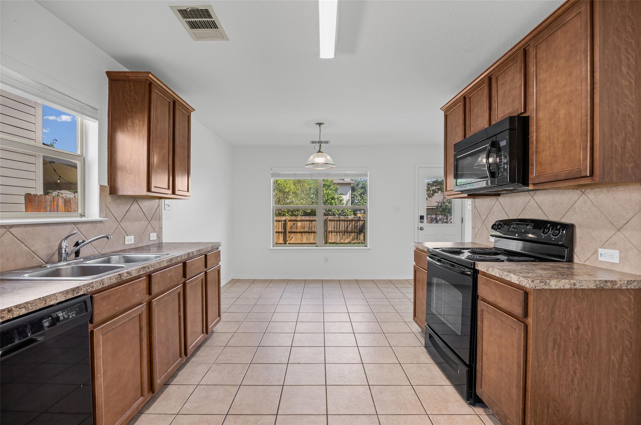 368 Housefinch Loop Property Photo 11