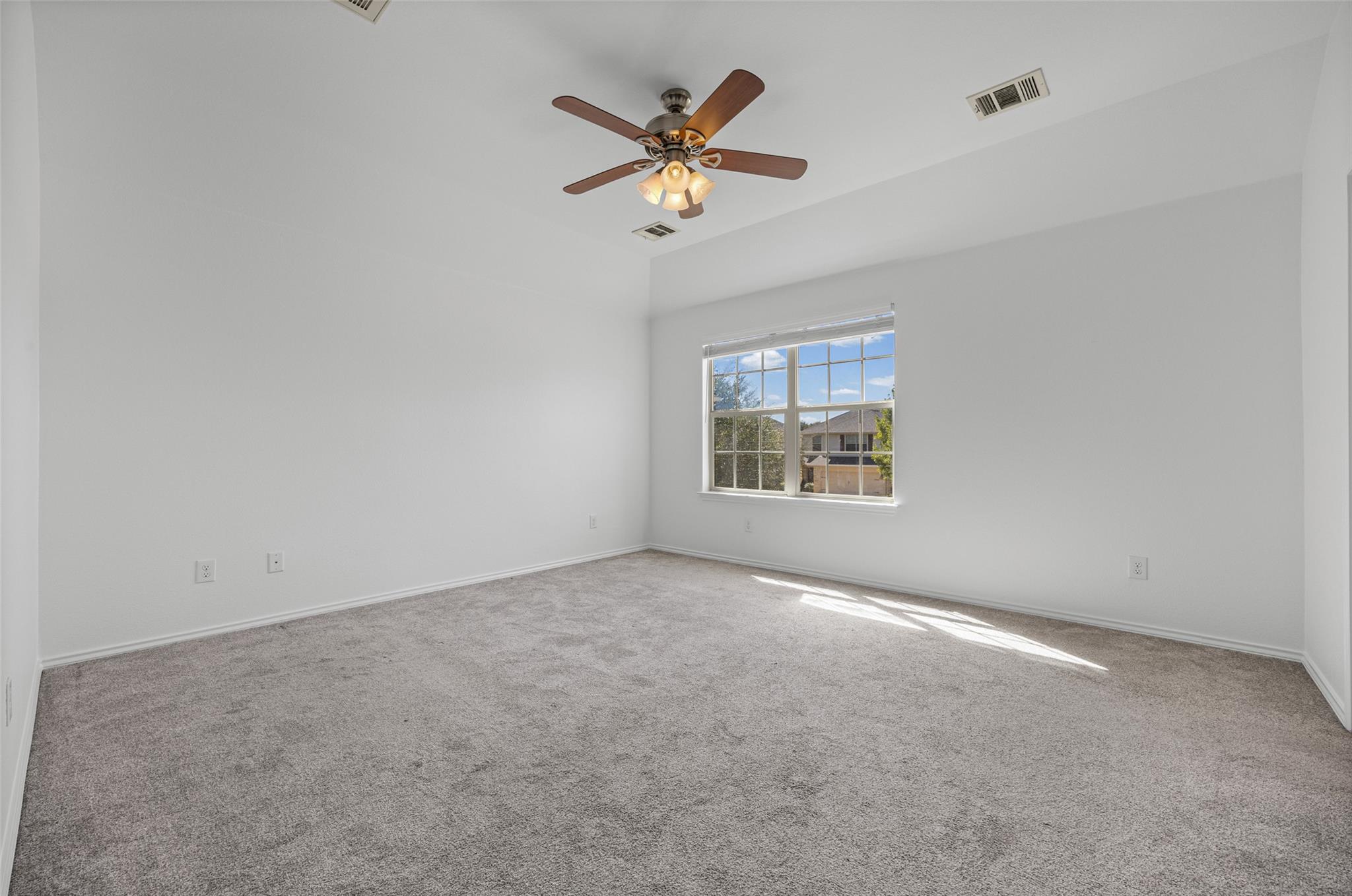 368 Housefinch Loop Property Photo 12