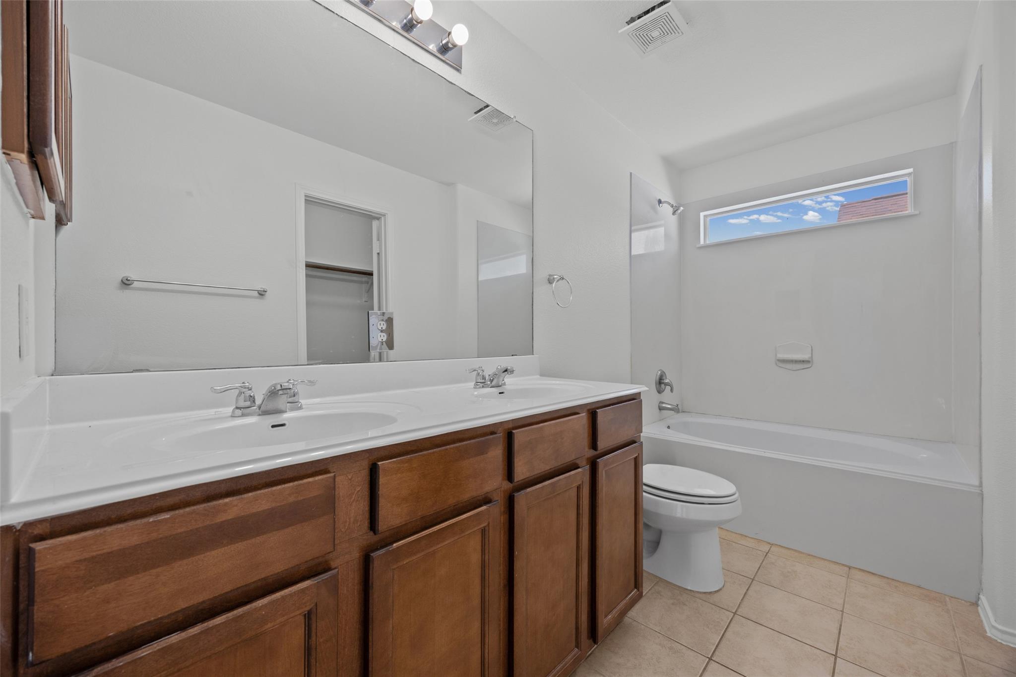 368 Housefinch Loop Property Photo 14