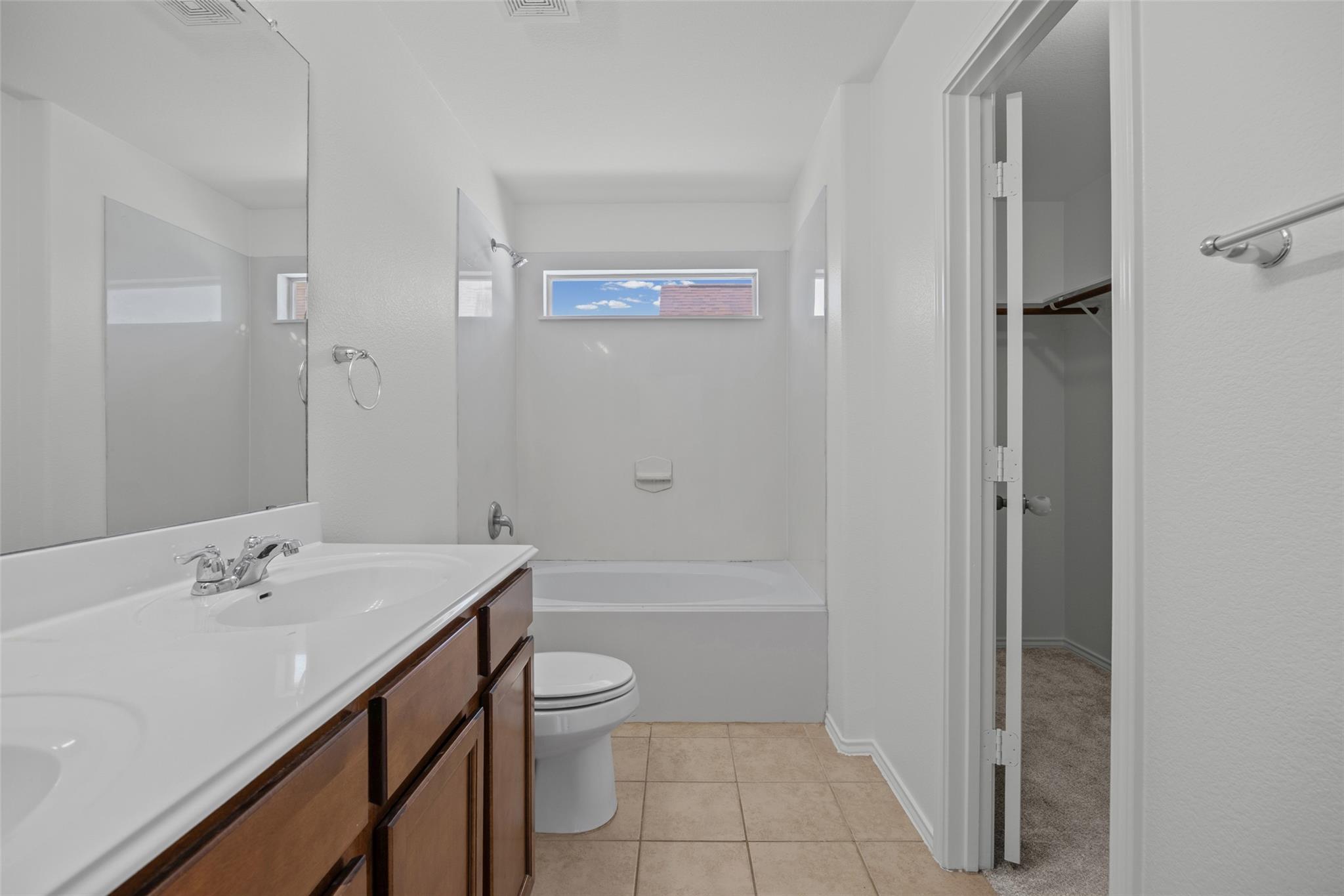 368 Housefinch Loop Property Photo 15