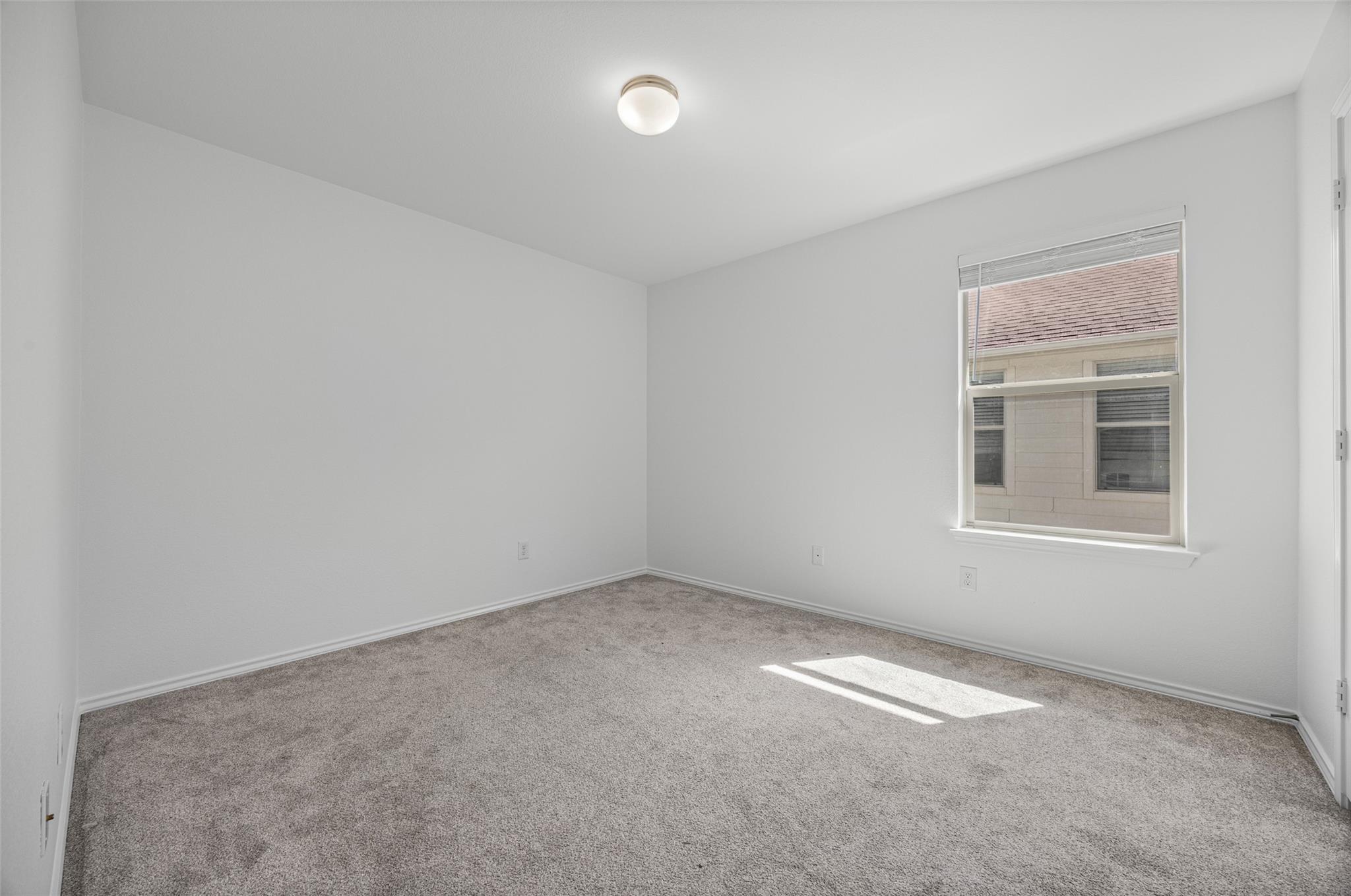 368 Housefinch Loop Property Photo 19