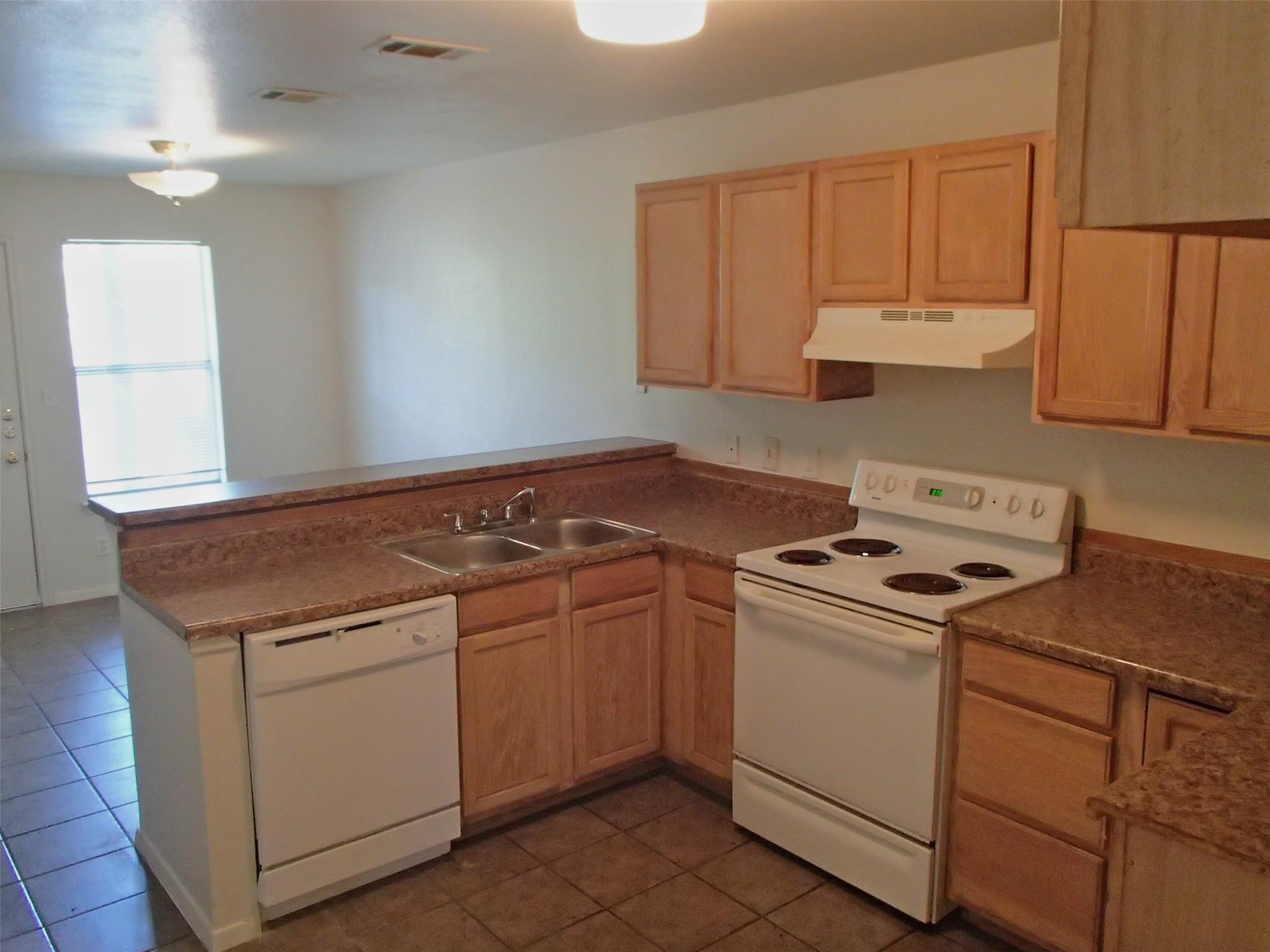 2202 Katy Ln #a Property Photo 3
