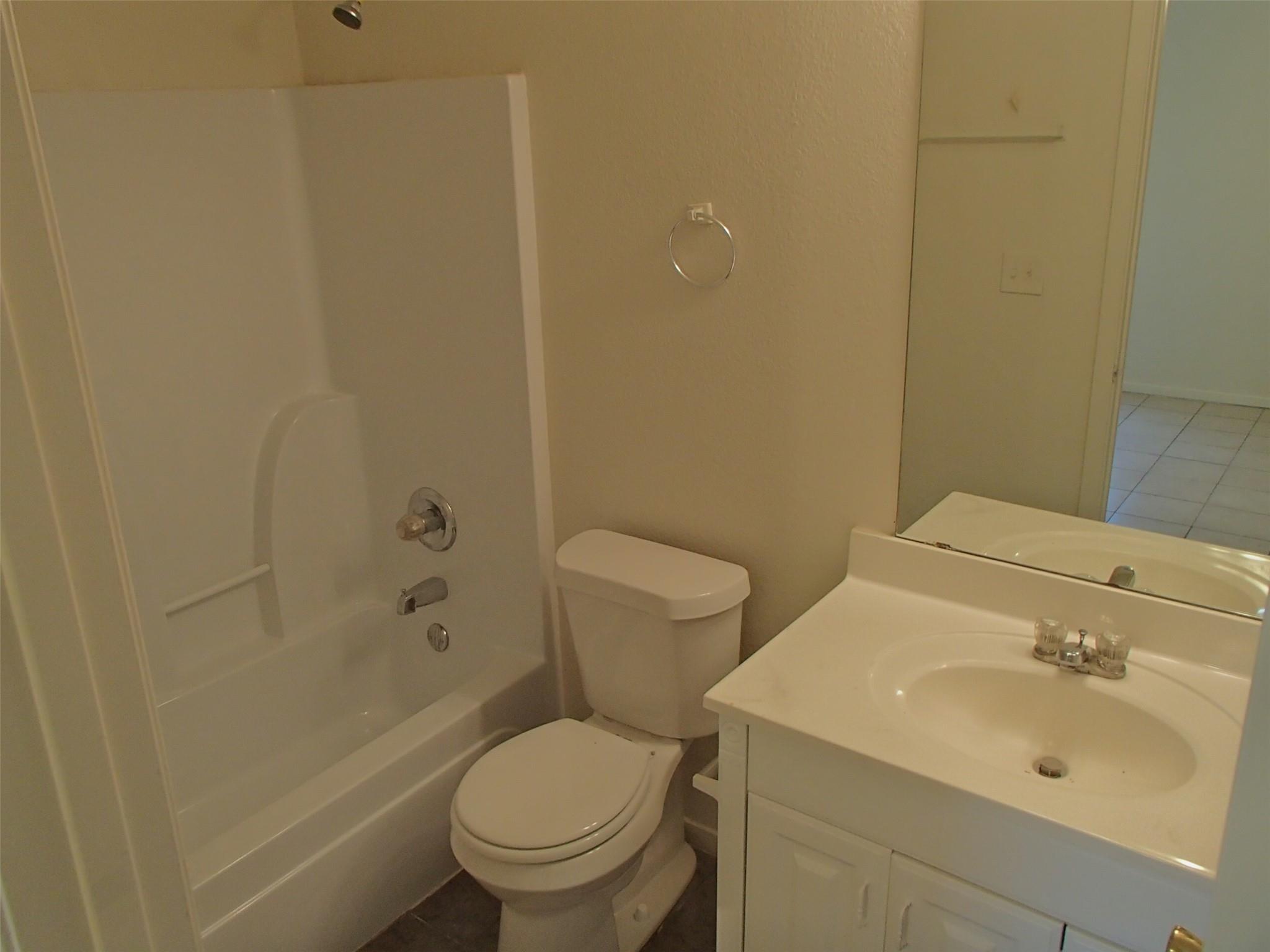 2202 Katy Ln #a Property Photo 8
