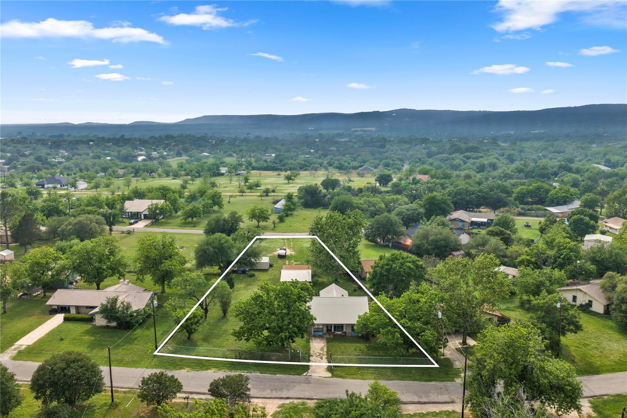 210 N River Oaks Dr Property Photo 1