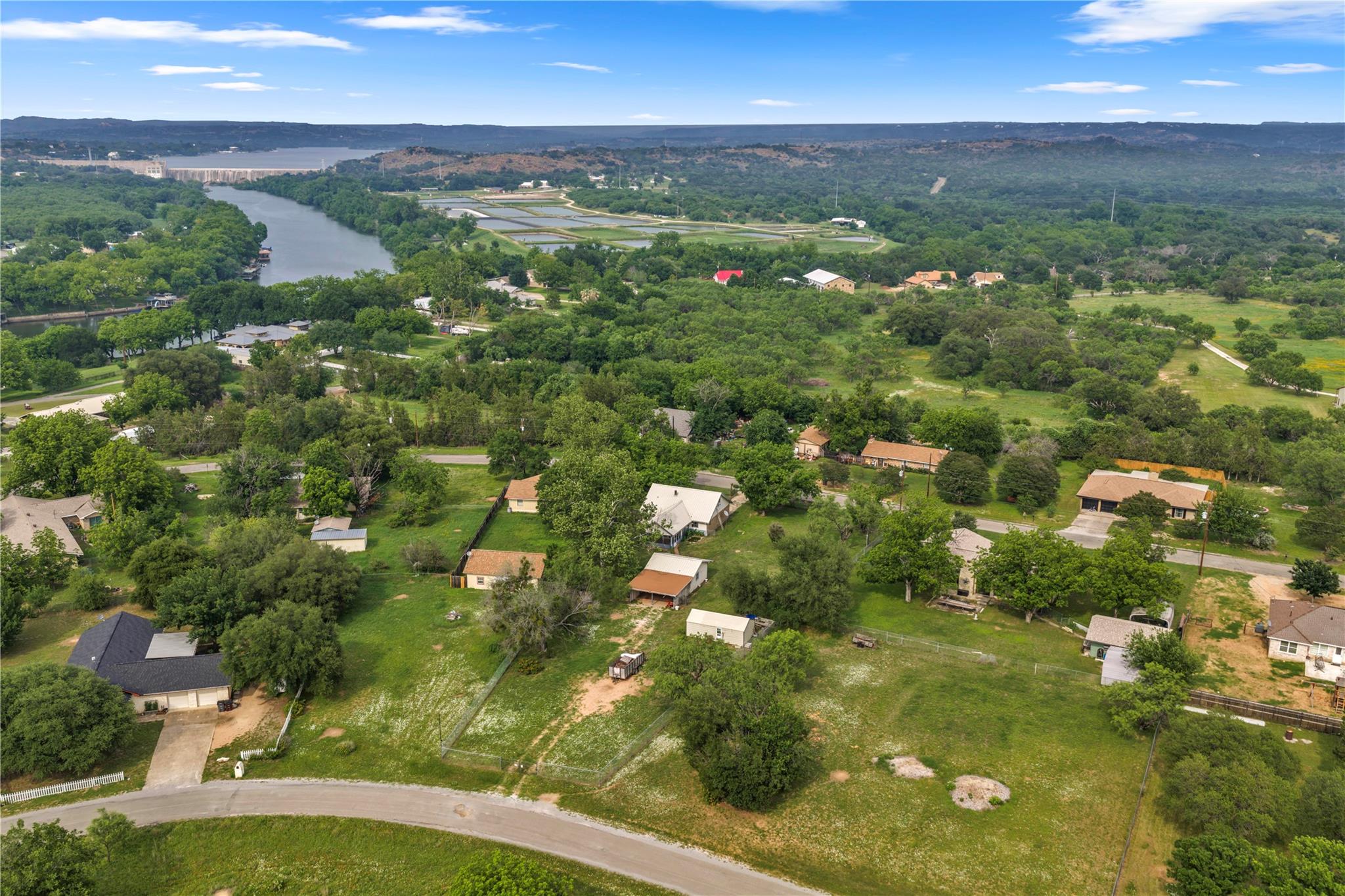 210 N River Oaks Dr Property Photo 4