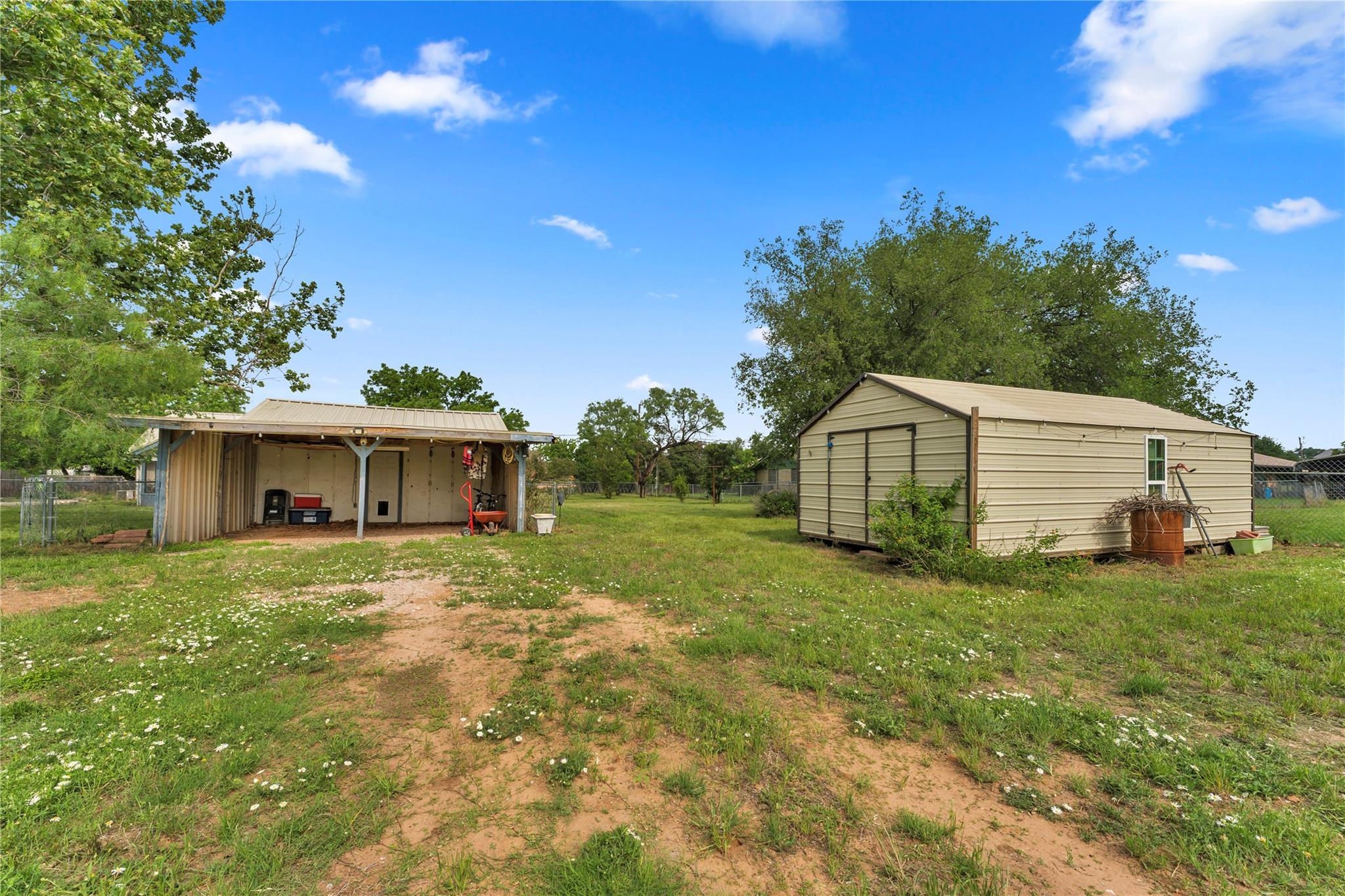 210 N River Oaks Dr Property Photo 11