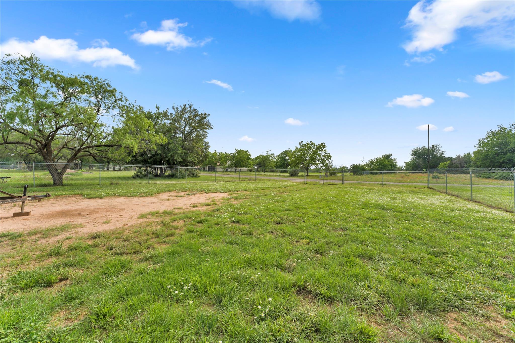 210 N River Oaks Dr Property Photo 12