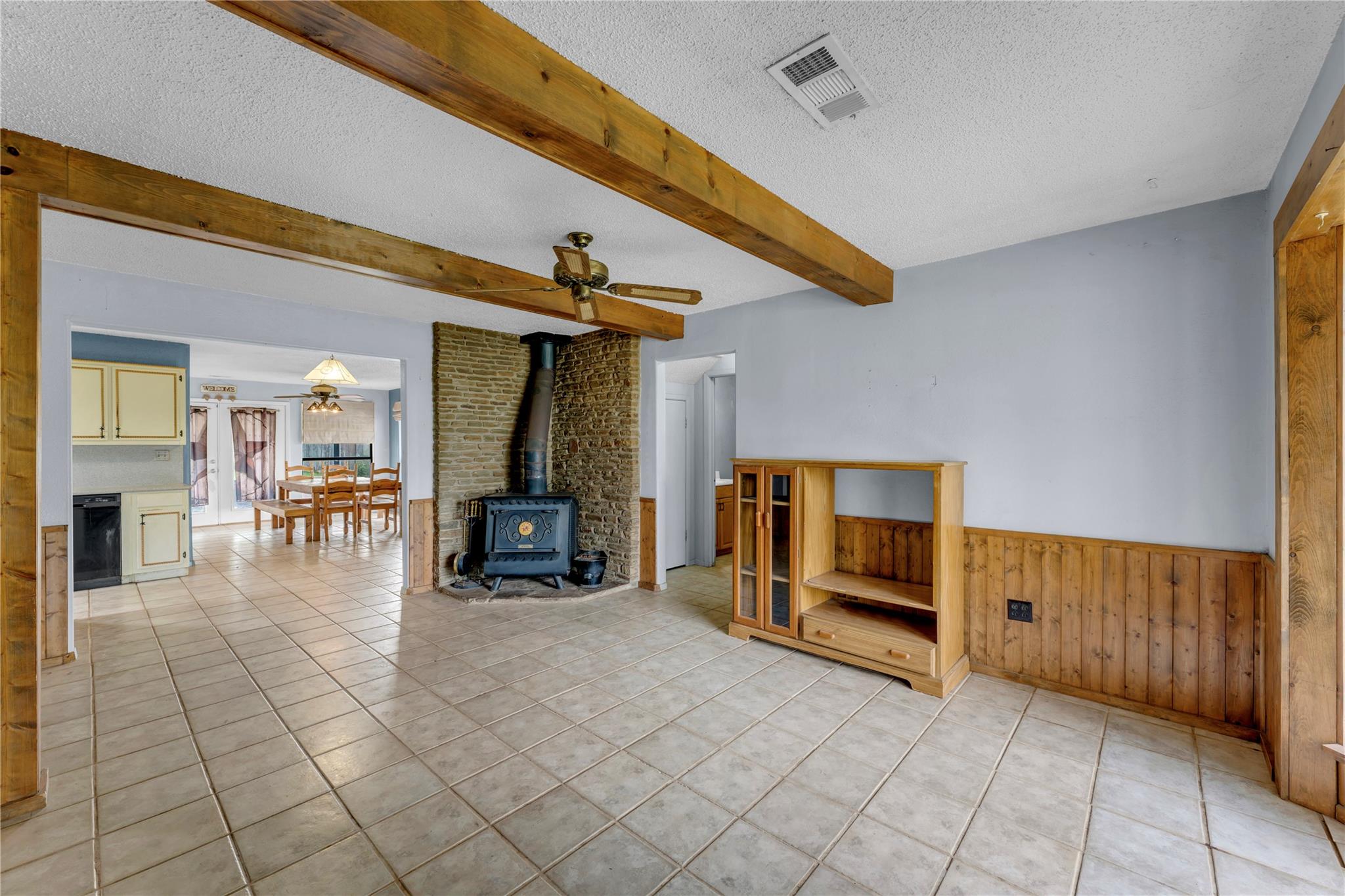 210 N River Oaks Dr Property Photo 13