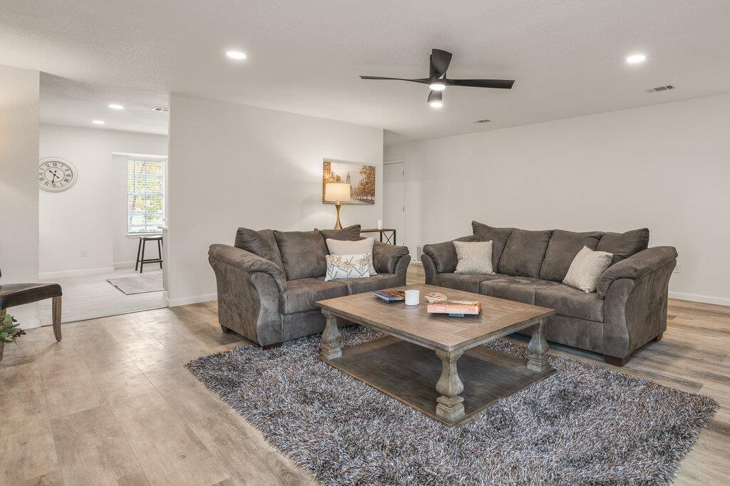 7611 Navarro Pl Property Photo 8