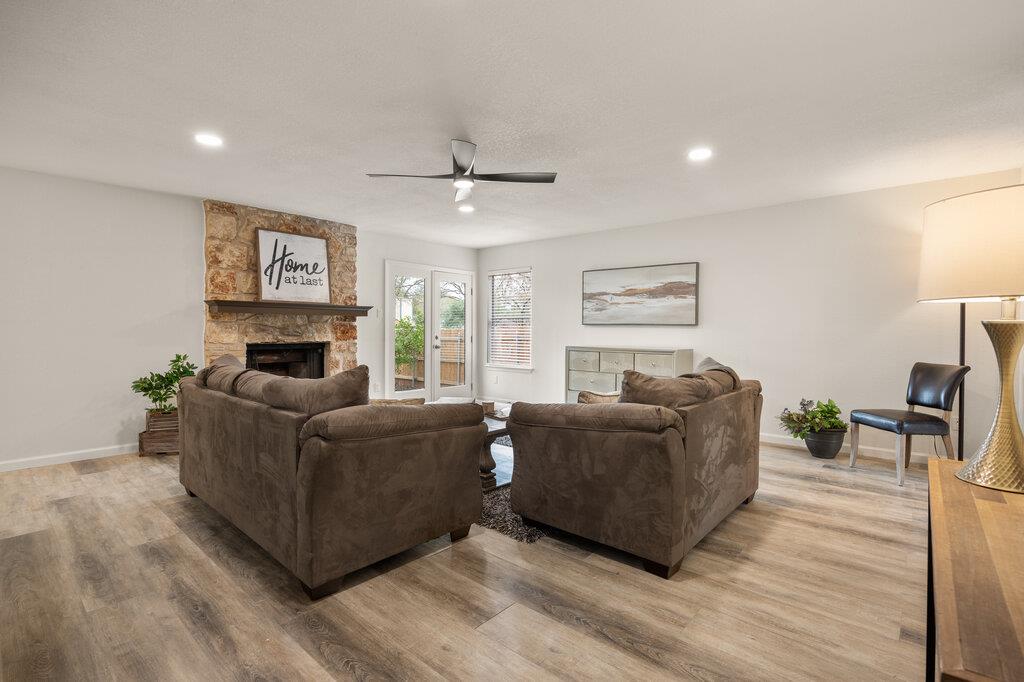 7611 Navarro Pl Property Photo 10