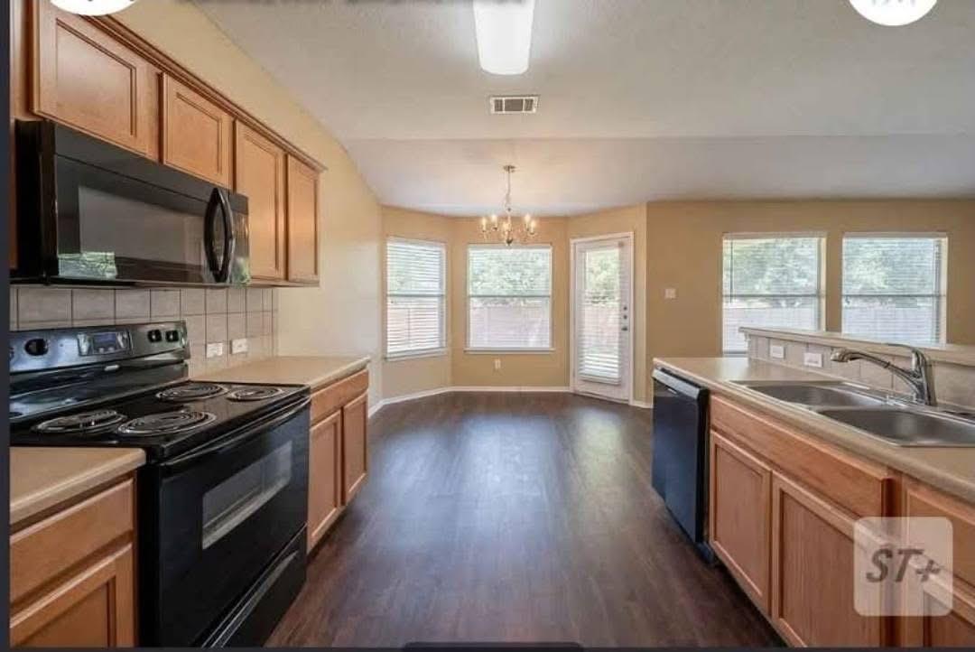 13605 James Garfield St Property Photo 2