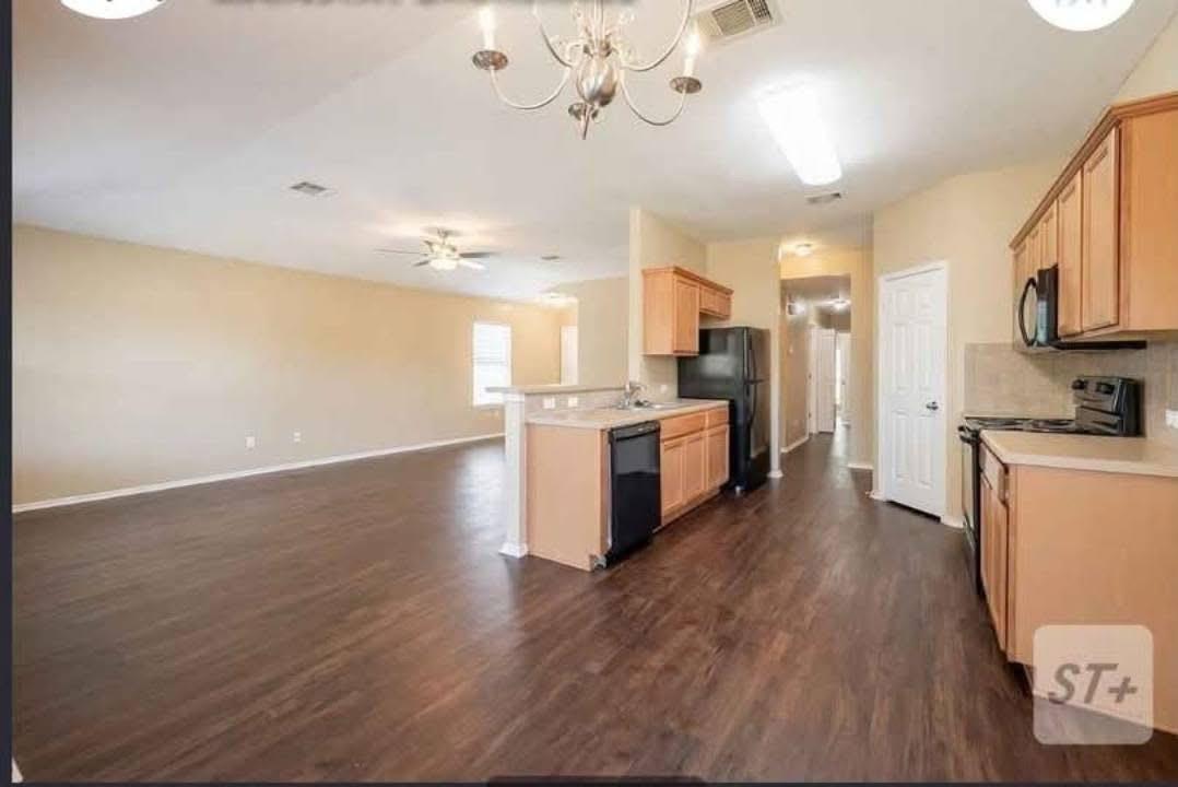 13605 James Garfield St Property Photo 4