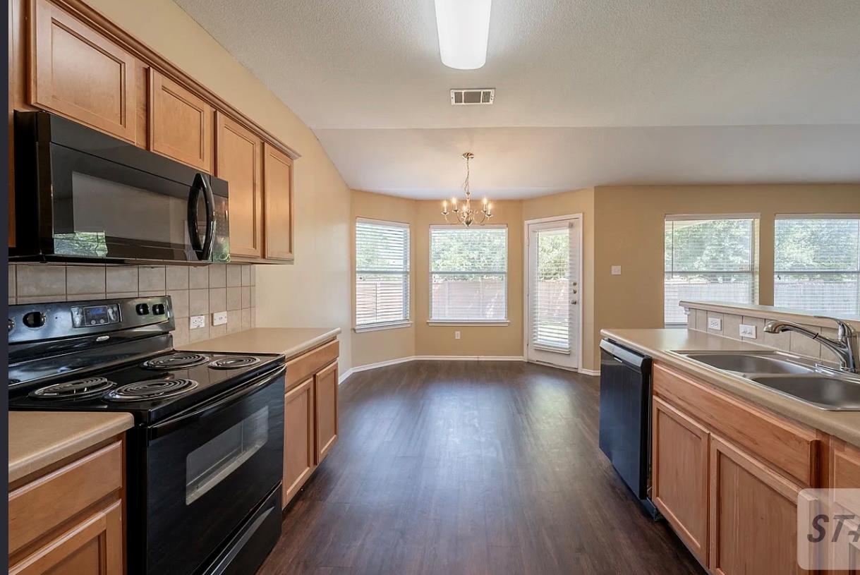 13605 James Garfield St Property Photo 15