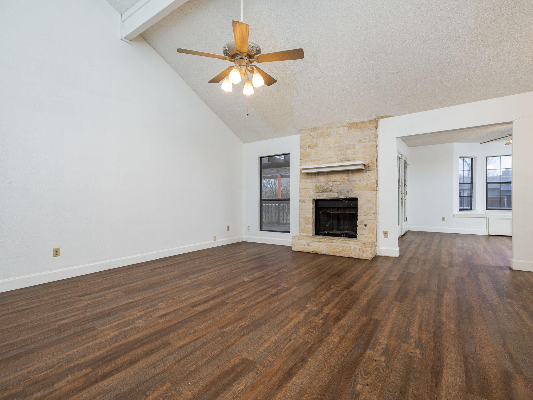 400 El Secreto St Property Photo 4