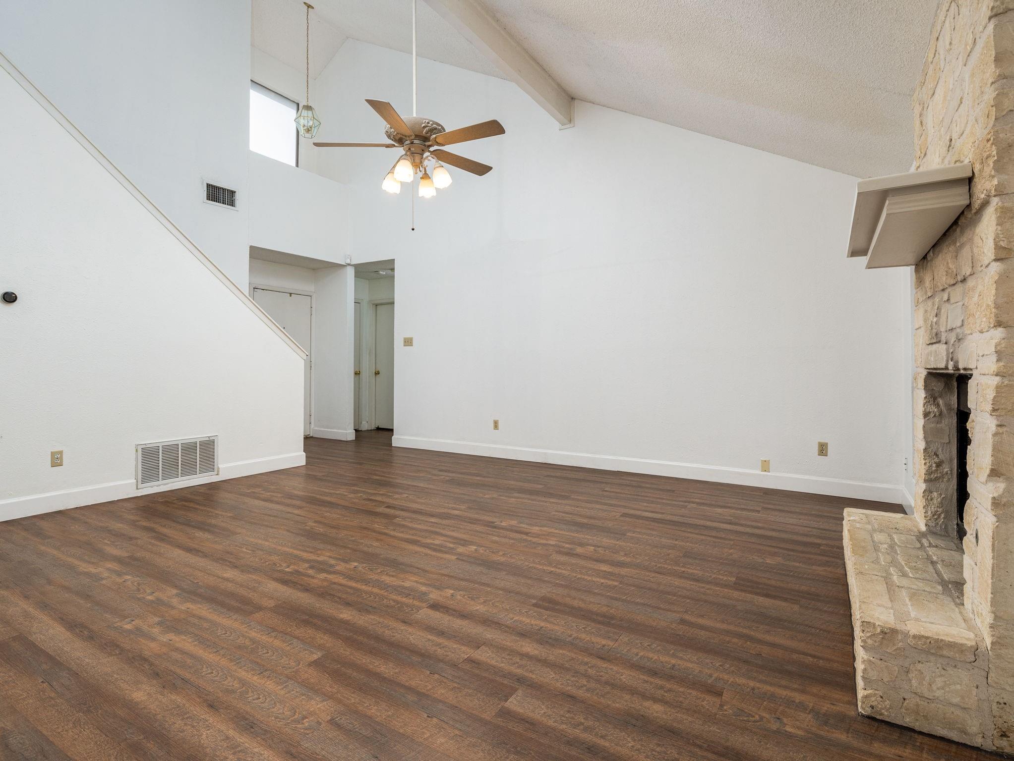 400 El Secreto St Property Photo 5