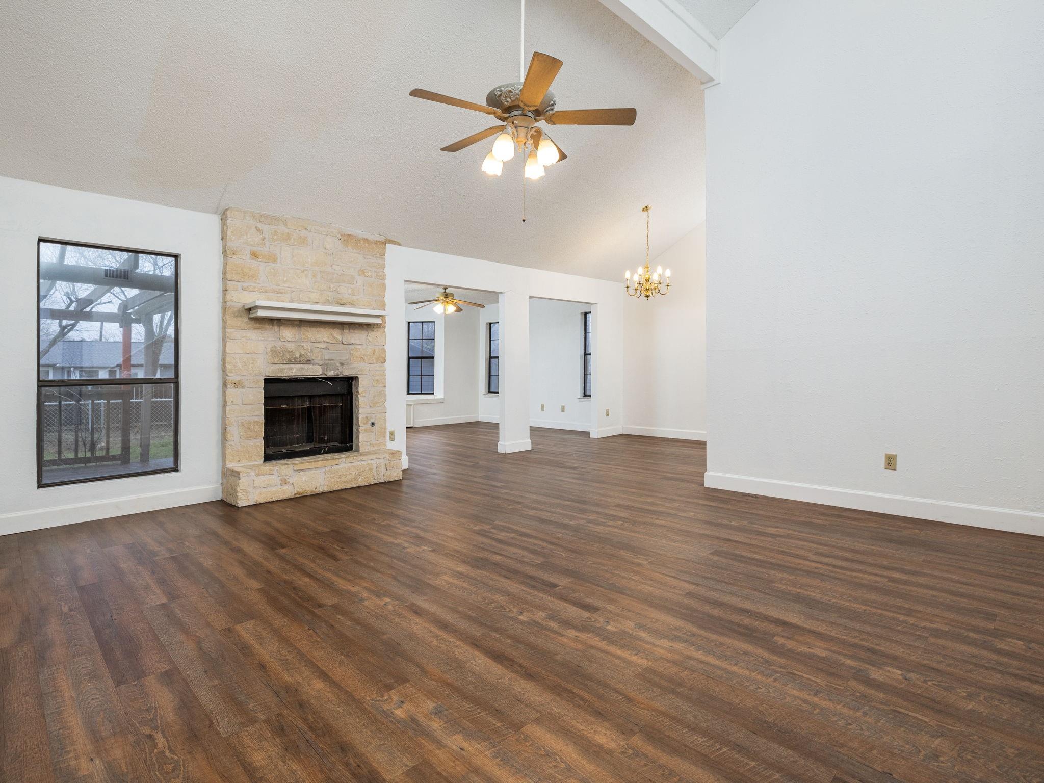 400 El Secreto St Property Photo 6
