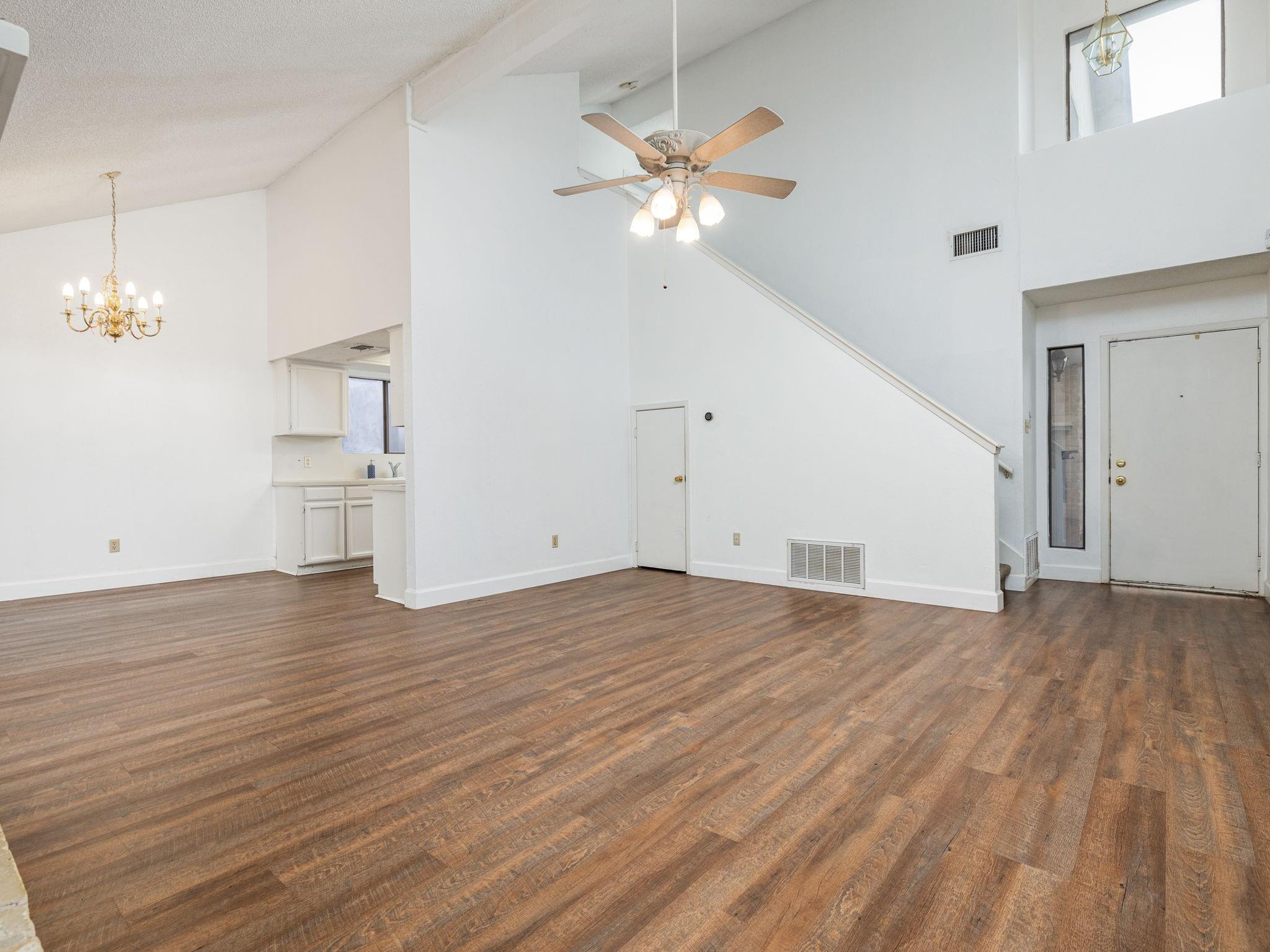 400 El Secreto St Property Photo 7