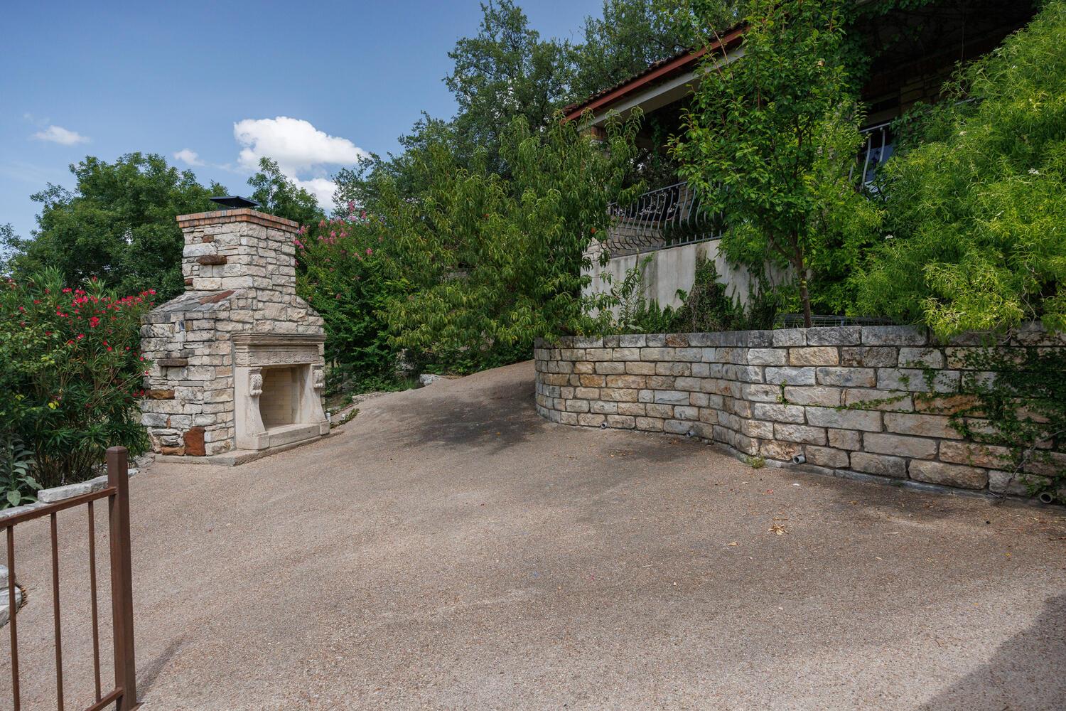 220 Southriver St Property Photo 38
