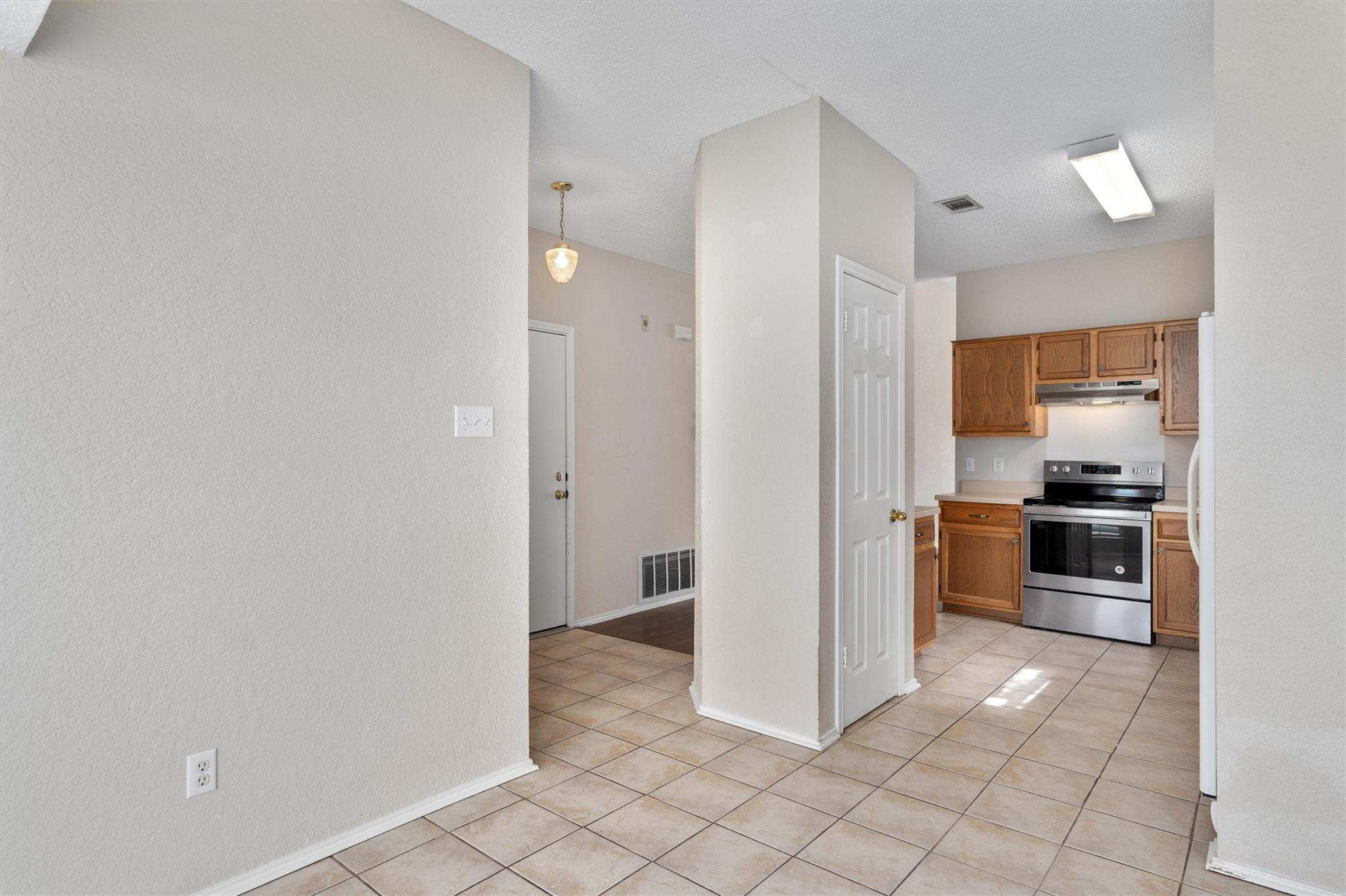 2312 Tracey Ann Ln Property Photo 4