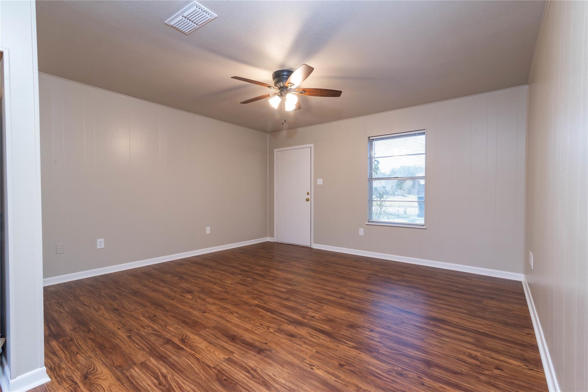 97 Peach St Property Photo 3