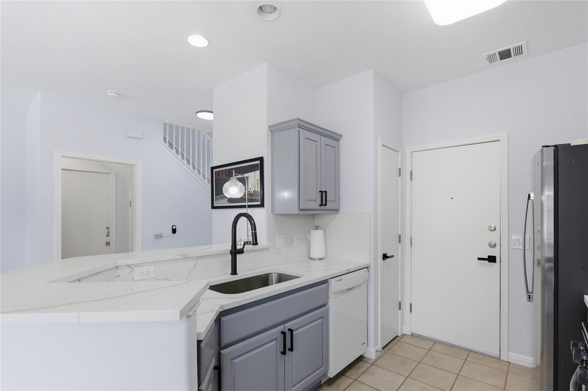 7510 Lazy Creek Dr #a Property Photo 5