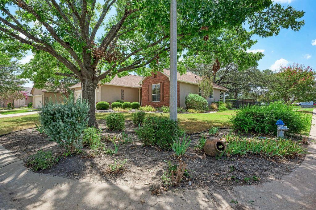 101 Dewberry Dr Property Photo 1